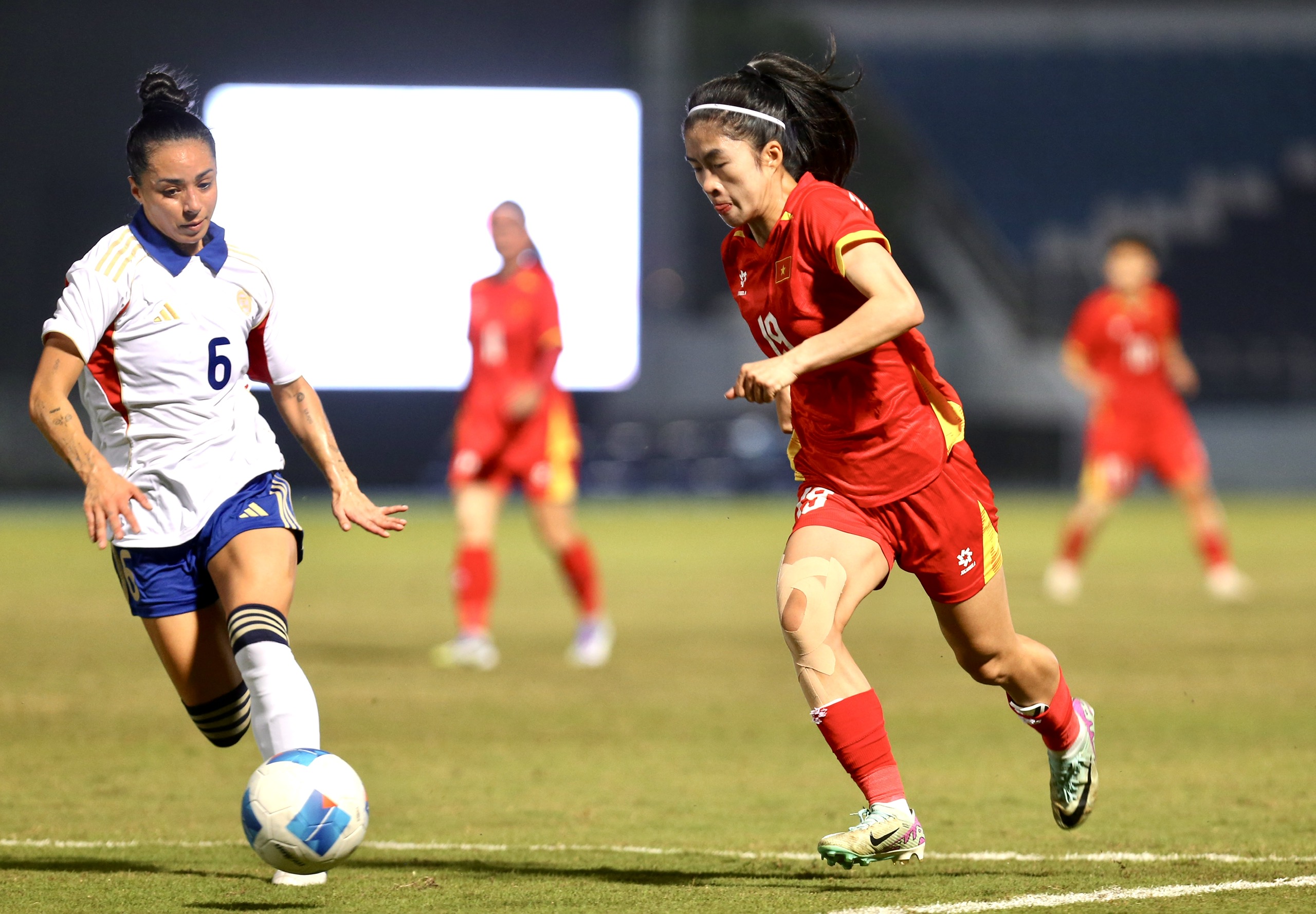 HLV Mai Đức Chung buồn bã: ‘Đội tuyển nữ Việt Nam thua Philippines phút cuối thật đáng tiếc, tôi nhận trách nhiệm HLV Mai Đức Chung buồn bã: ‘Đội tuyển nữ Việt Nam thua Philippines phút cuối thật đáng tiếc, tôi nhận trách nhiệm