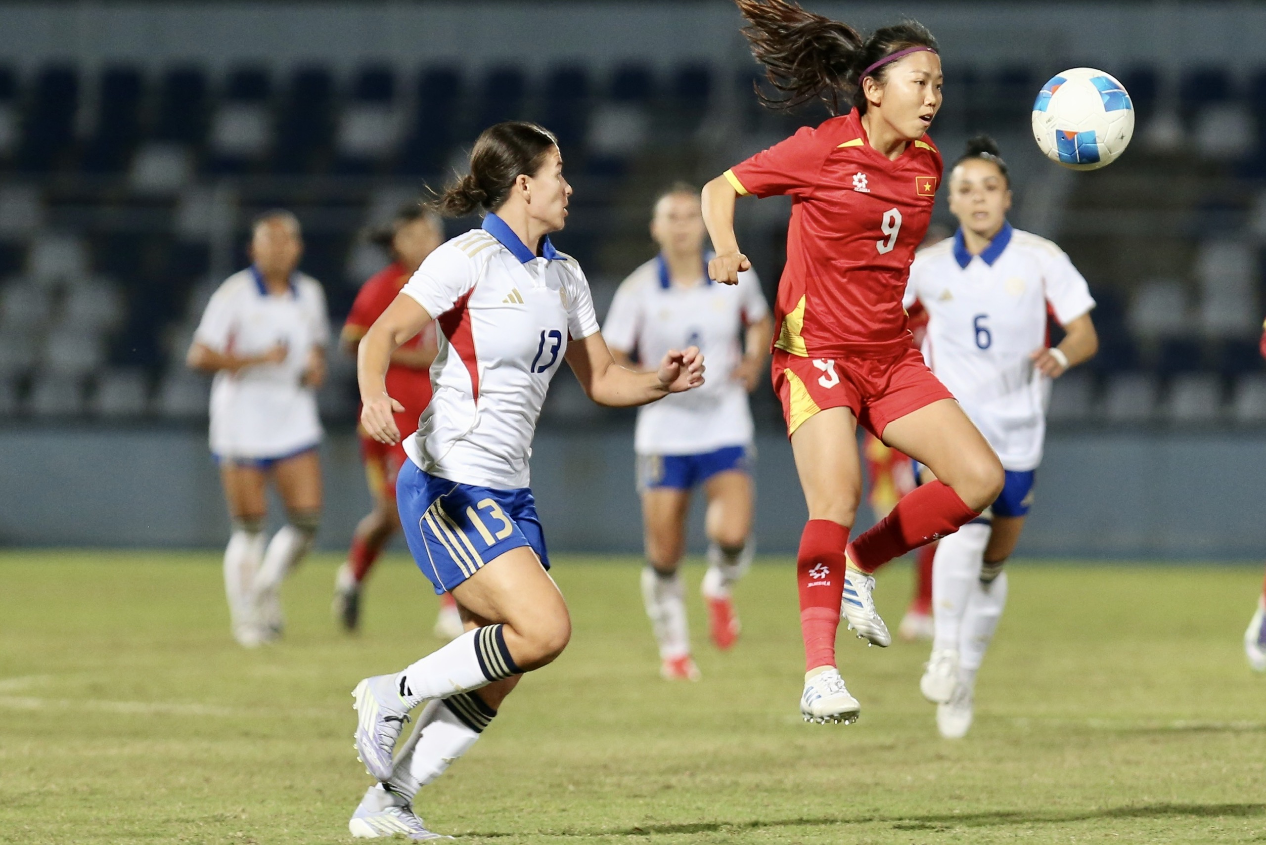 HLV Mai Đức Chung buồn bã: ‘Đội tuyển nữ Việt Nam thua Philippines phút cuối thật đáng tiếc, tôi nhận trách nhiệm HLV Mai Đức Chung buồn bã: ‘Đội tuyển nữ Việt Nam thua Philippines phút cuối thật đáng tiếc, tôi nhận trách nhiệm