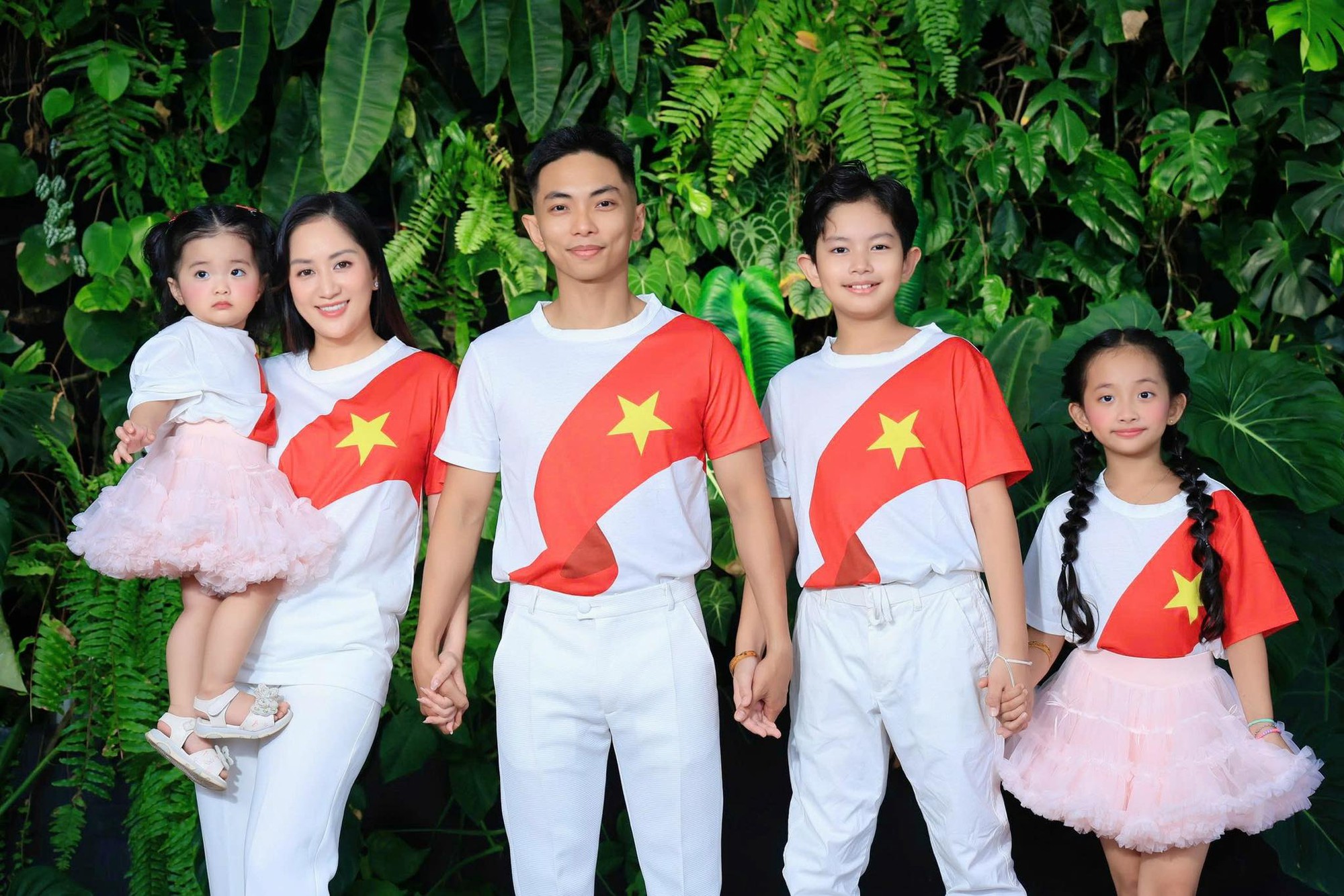 Nữ nghệ sĩ là viện trưởng, cưới học trò kém 11 tuổi, sở hữu nhà 6 tầng trăm tỷ ở đường Hoàng Hoa Thám- Ảnh 4. Nữ nghệ sĩ là viện trưởng, cưới học trò kém 11 tuổi, sở hữu nhà 6 tầng trăm tỷ ở đường Hoàng Hoa Thám- Ảnh 4.