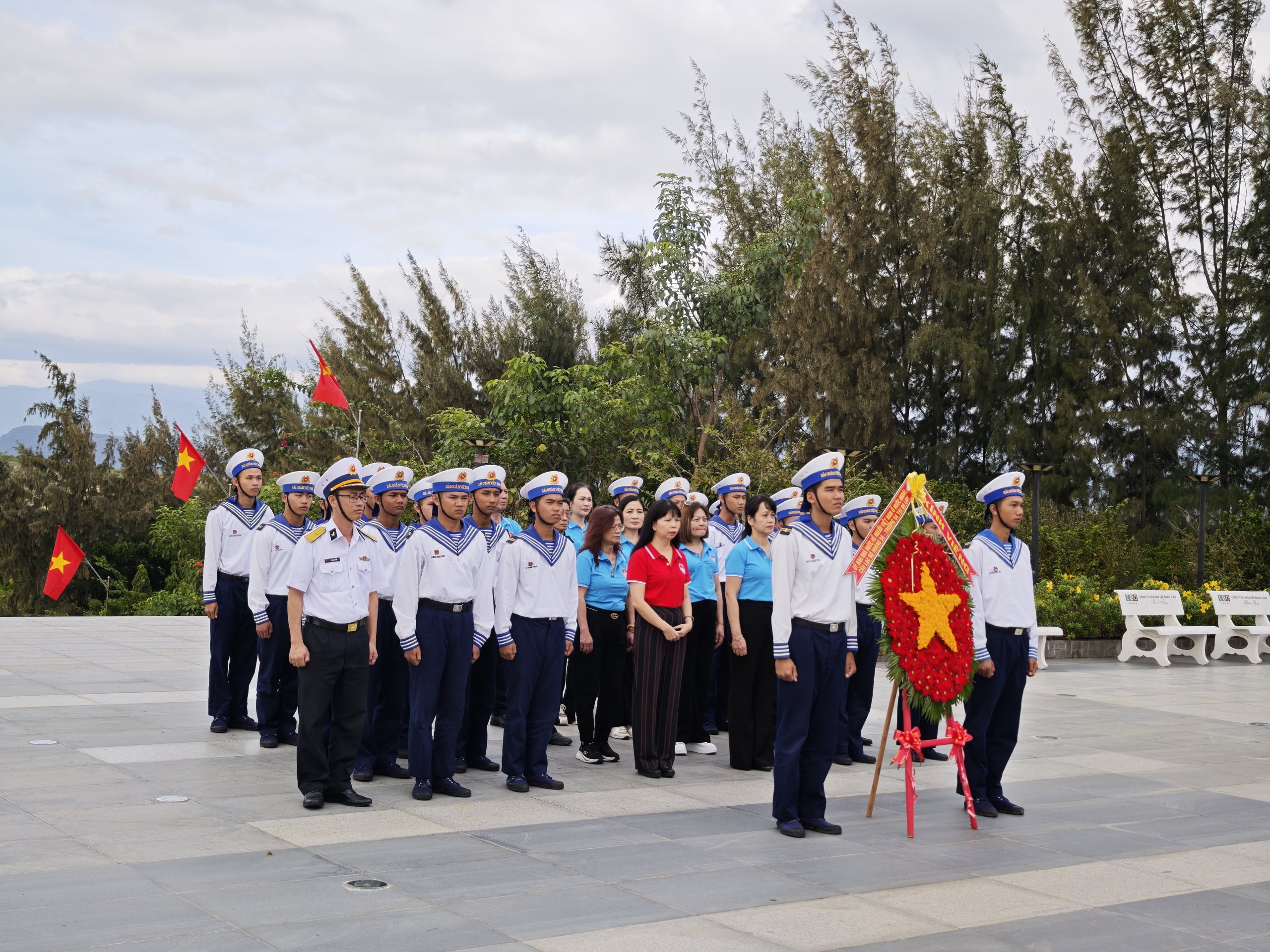 Kiều bào Ba Lan trao tặng Vườn rau xanh cho Trường Sa Lớn - Ảnh 5.