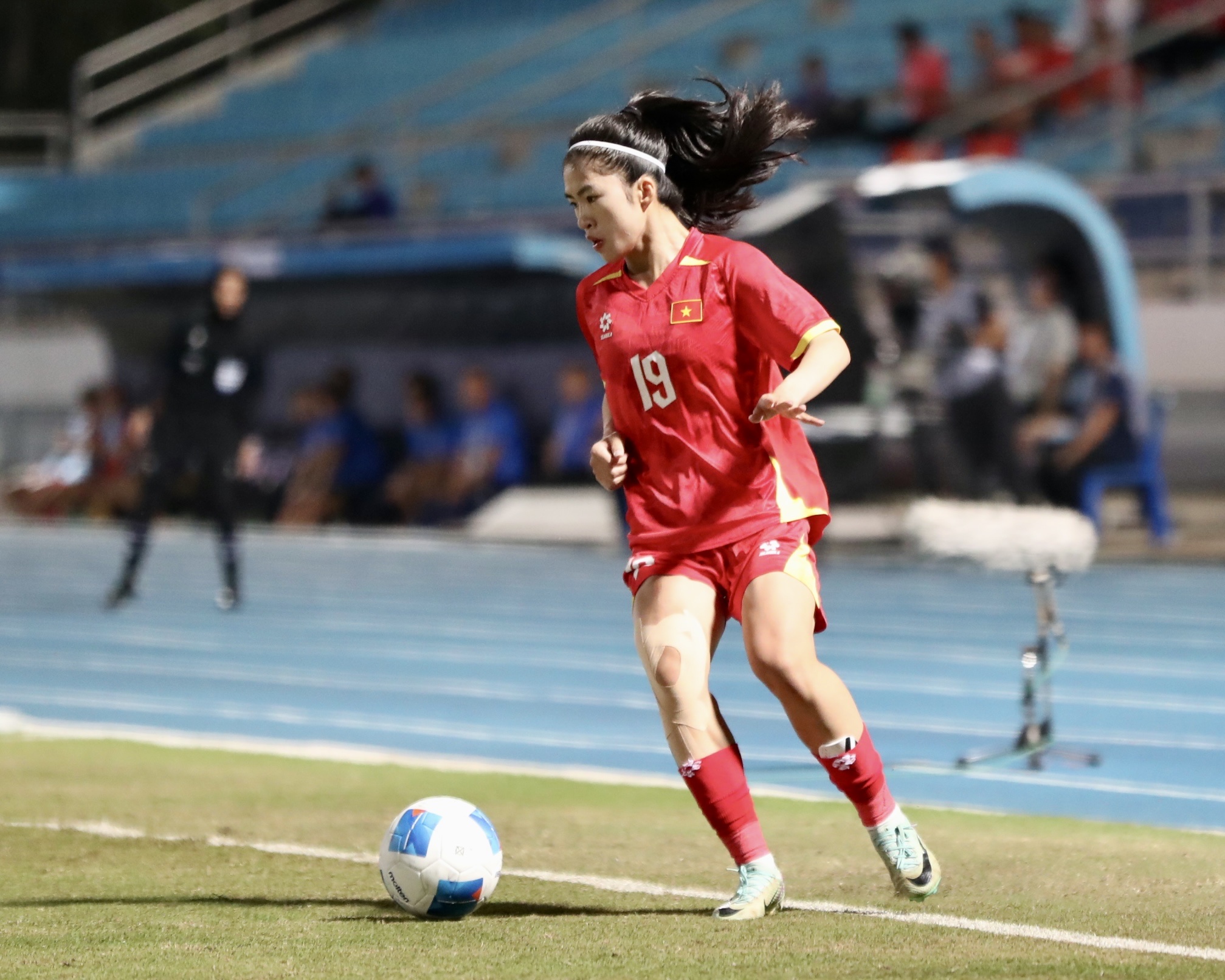 Tuyển nữ Việt Nam thua nghiệt ngã Philippines phút bù giờ tại SEA Games 33- Ảnh 5. Tuyển nữ Việt Nam thua nghiệt ngã Philippines phút bù giờ tại SEA Games 33- Ảnh 5.