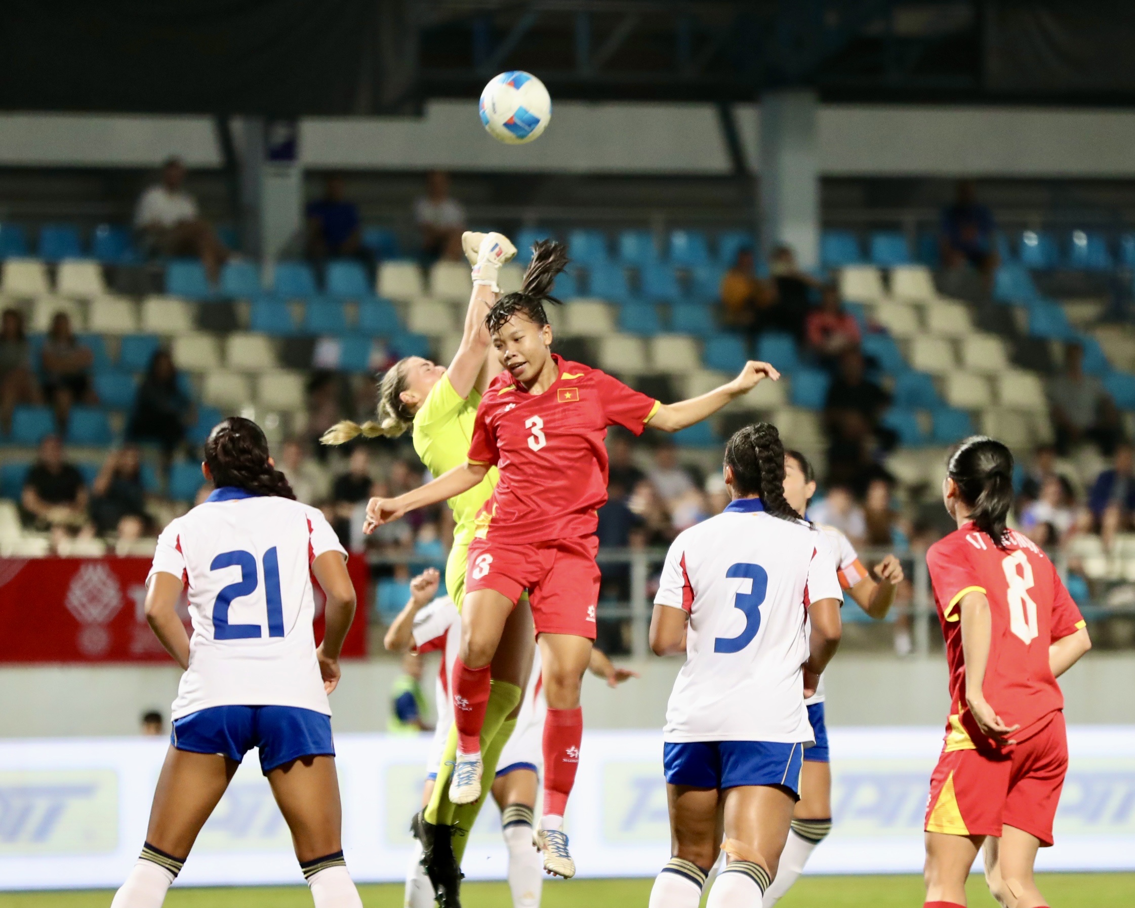 Tuyển nữ Việt Nam thua nghiệt ngã Philippines phút bù giờ tại SEA Games 33- Ảnh 7. Tuyển nữ Việt Nam thua nghiệt ngã Philippines phút bù giờ tại SEA Games 33- Ảnh 7.