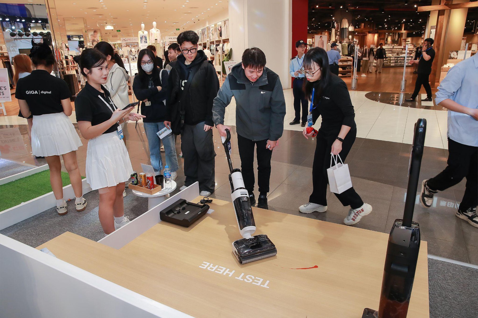 Giga Digital “đổ bộ” AEON MALL Tân Phú Celadon: Thêm một thiên đường trải nghiệm đồ gia dụng thông minh cho giới trẻ- Ảnh 3.