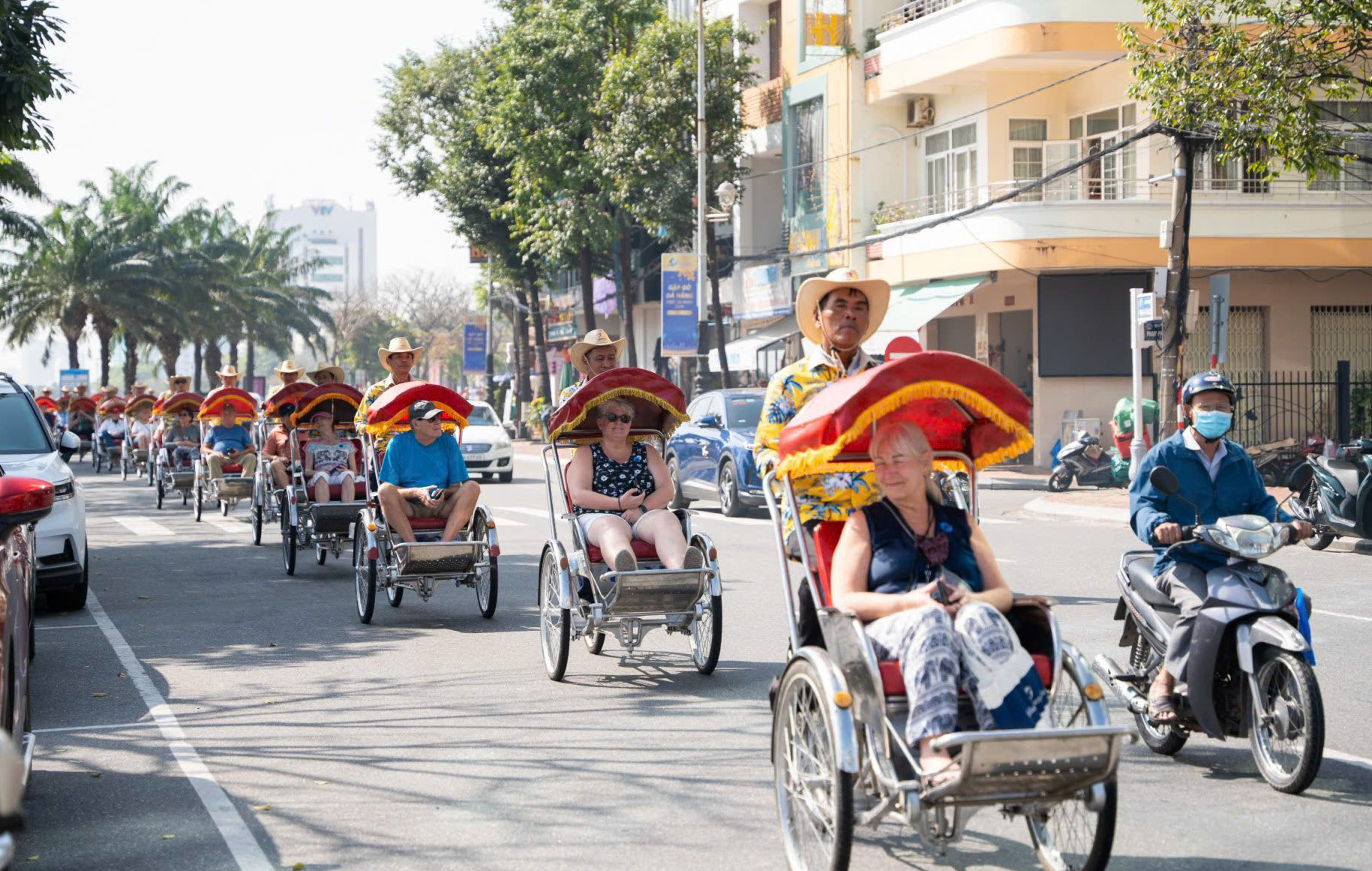 Đà Nẵng mở lớp dạy tiếng Hàn cho tài xế xích lô- Ảnh 1.