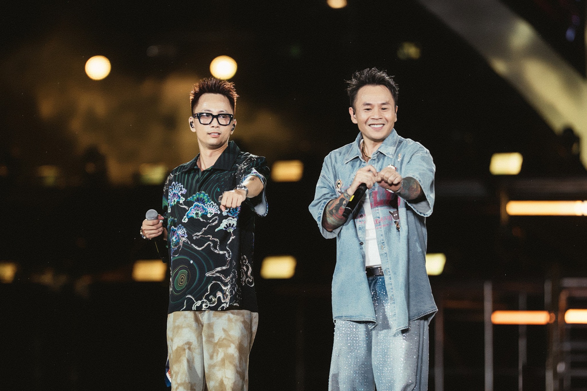 Cần chế tài mạnh chấn chỉnh nghệ sĩ lệch chuẩn- Ảnh 2. Cần chế tài mạnh chấn chỉnh nghệ sĩ lệch chuẩn- Ảnh 2.