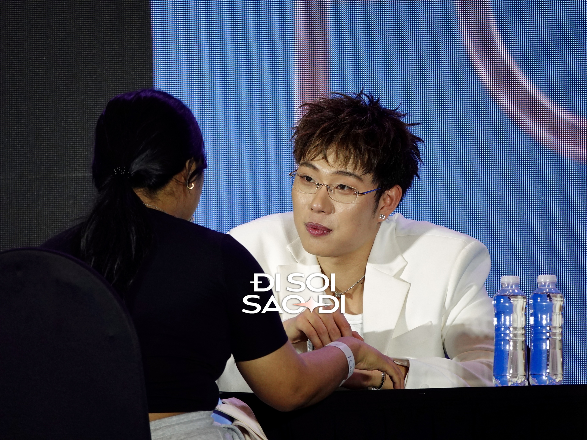 Dương Domic lần đầu lộ diện hậu bị tóm hẹn hò Linh Ka, thái độ ra sao giữa Dương Domic lần đầu lộ diện hậu bị tóm hẹn hò Linh Ka, thái độ ra sao giữa