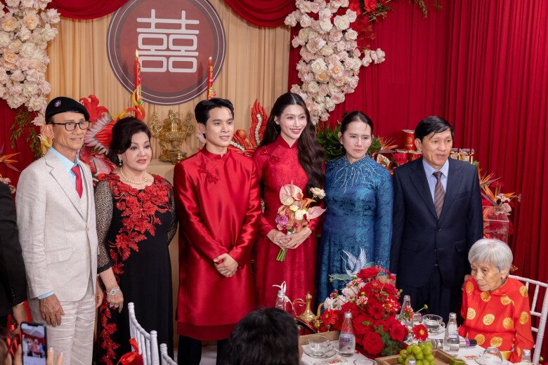 Ngày vui của Quỳnh Châu - Ngọc Phát có sự góp mặt của bố mẹ 2 bên.