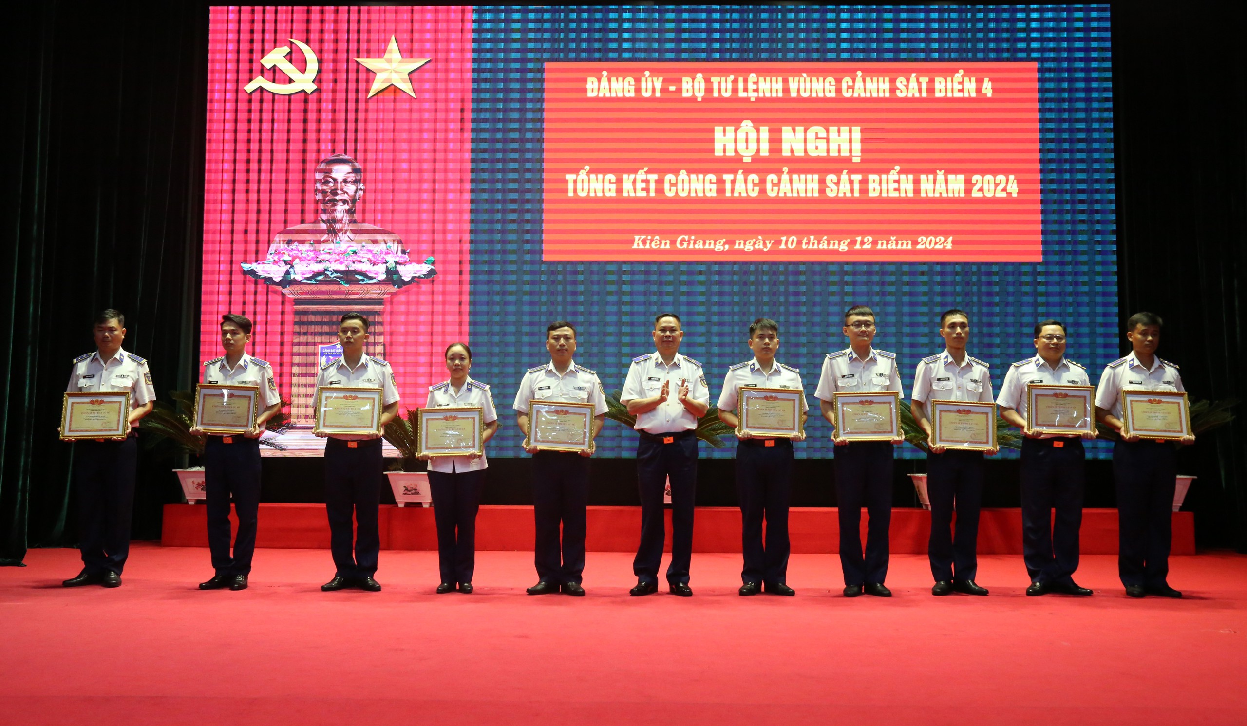 Vùng Cảnh sát biển 4 hoàn thành xuất sắc nhiều nhiệm vụ được giao- Ảnh 4. Vùng Cảnh sát biển 4 hoàn thành xuất sắc nhiều nhiệm vụ được giao- Ảnh 4.