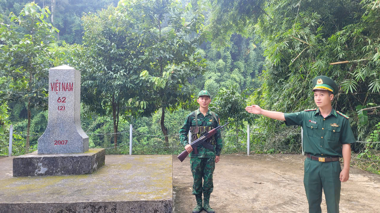 Cuộc thi viết về chủ quyền: Tự hào bên cột mốc biên cương- Ảnh 4. Cuộc thi viết về chủ quyền: Tự hào bên cột mốc biên cương- Ảnh 4.