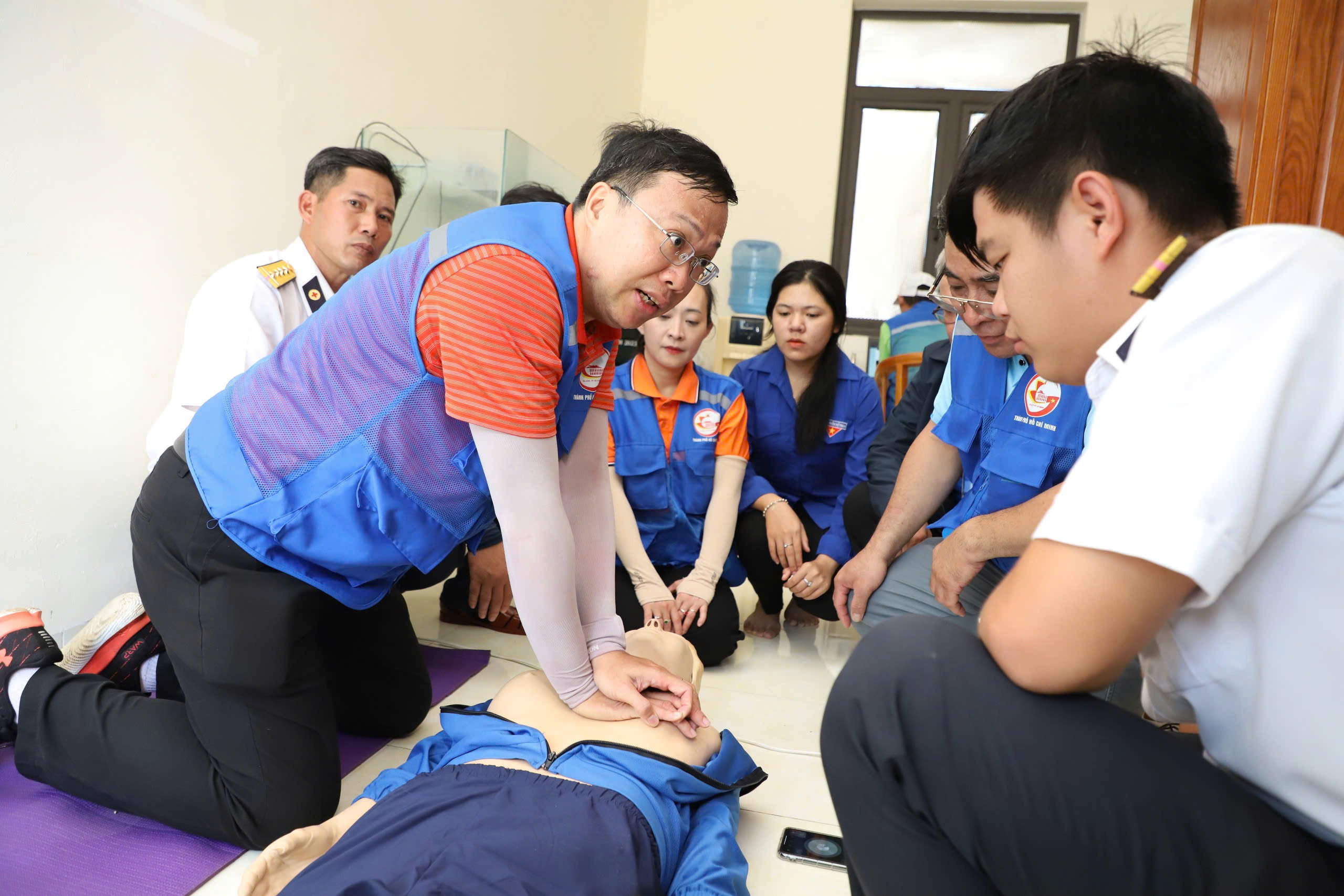 NGHĨA TÌNH TP HCM, VÌ BIỂN ĐẢO THÂN YÊU (*): Tiếp sức từ hậu phương vững chắc- Ảnh 5. NGHĨA TÌNH TP HCM, VÌ BIỂN ĐẢO THÂN YÊU (*): Tiếp sức từ hậu phương vững chắc- Ảnh 5.