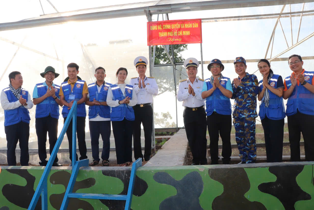 NGHĨA TÌNH TP HCM, VÌ BIỂN ĐẢO THÂN YÊU (*): Động viên kịp thời, chiến sĩ vững tin- Ảnh 20. NGHĨA TÌNH TP HCM, VÌ BIỂN ĐẢO THÂN YÊU (*): Động viên kịp thời, chiến sĩ vững tin- Ảnh 20.