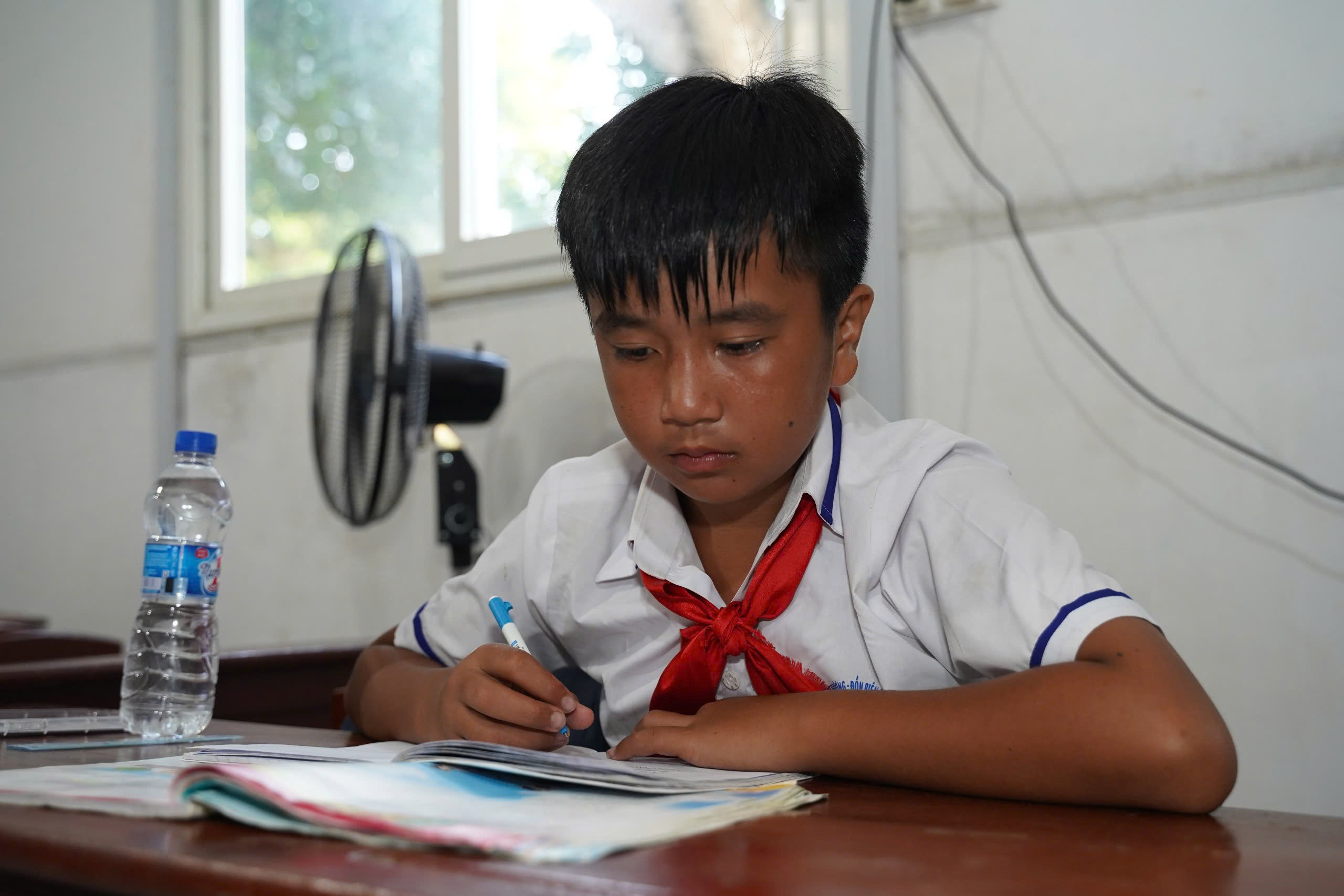 NGHĨA TÌNH TP HCM, VÌ BIỂN ĐẢO THÂN YÊU(*): Thầy giáo NGHĨA TÌNH TP HCM, VÌ BIỂN ĐẢO THÂN YÊU(*): Thầy giáo