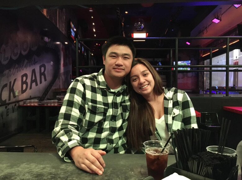 Con gái Phi Nhung hiếm hoi nhắc bố mẹ chồng, khoe ông xã luôn cố gắng có công việc ổn định để lo cho gia đình 3 Wendy Phạm và chồng đều công tác trong lĩnh vực y tế tại Mỹ.