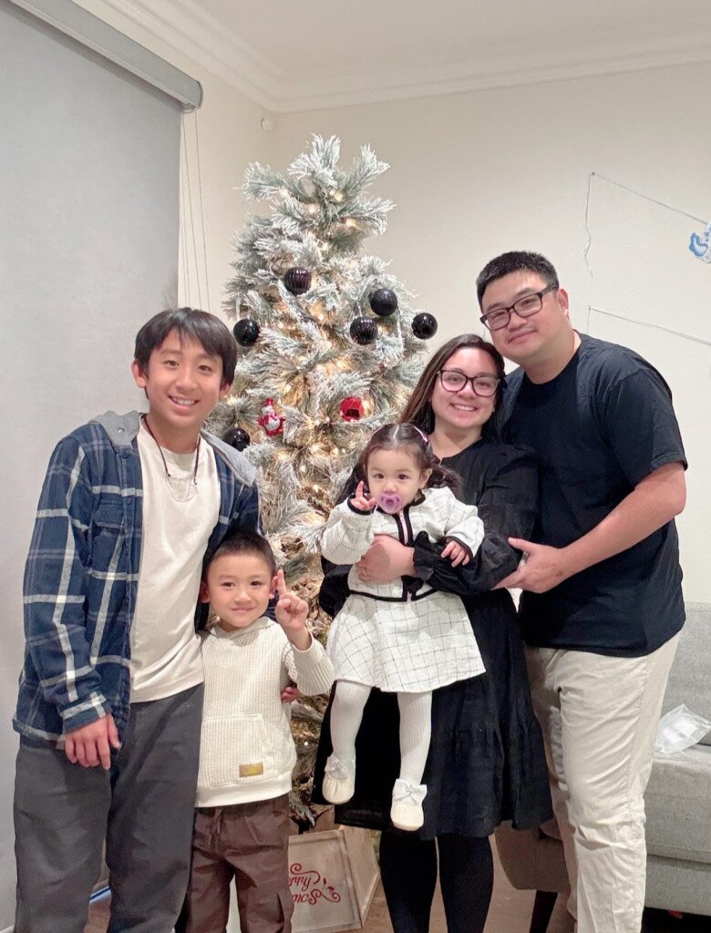 Con gái Phi Nhung hiếm hoi nhắc bố mẹ chồng, khoe ông xã luôn cố gắng có công việc ổn định để lo cho gia đình 6 Các con “đủ nếp đủ tẻ” của vợ chồng Wendy Phạm.