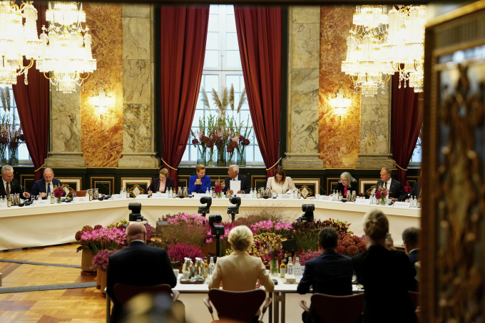 Các lãnh đạo EU nhóm họp tại Copenhagen, Đan Mạch ngày 1/10. Ảnh: AP