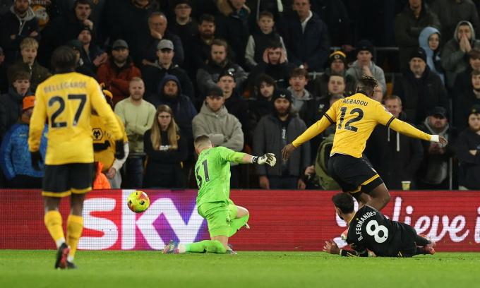 Tình huống Bruno Fernandes Iôs 8) mở tỷ số cho Man Utd. Ảnh: Reuters