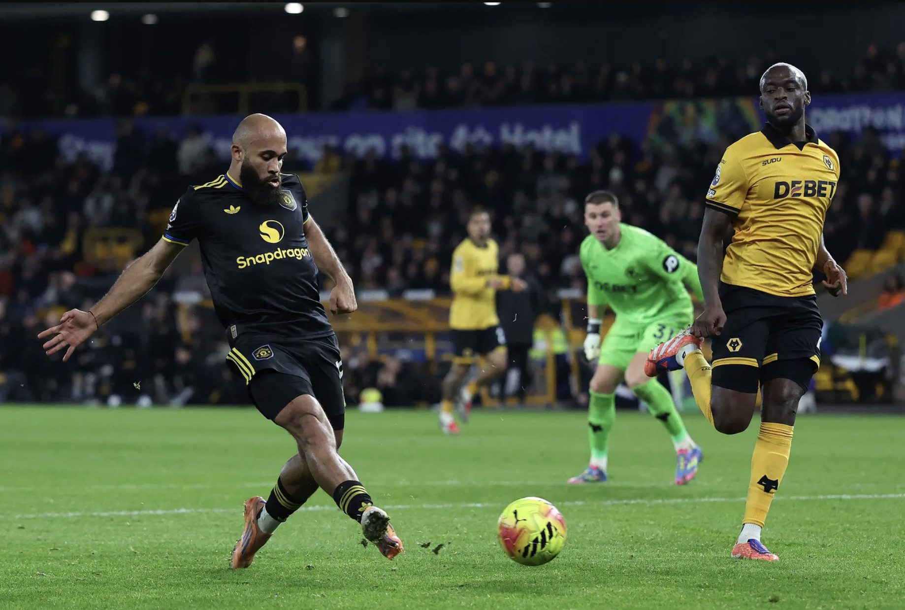 Bruno Fernandes lập cú đúp, Man United thắng tưng bừng tại Molineux 5 Bruno Fernandes lập cú đúp, Man United thắng tưng bừng tại Molineux - Ảnh 5.