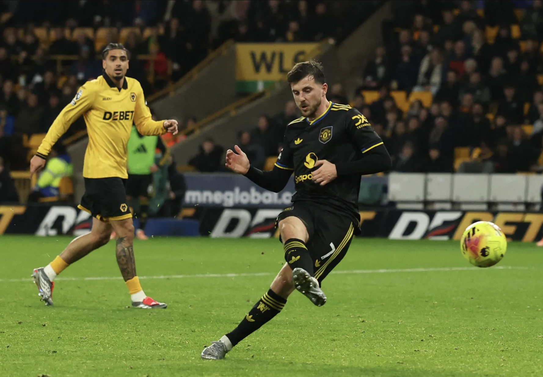 Bruno Fernandes lập cú đúp, Man United thắng tưng bừng tại Molineux 6 Bruno Fernandes lập cú đúp, Man United thắng tưng bừng tại Molineux - Ảnh 6.