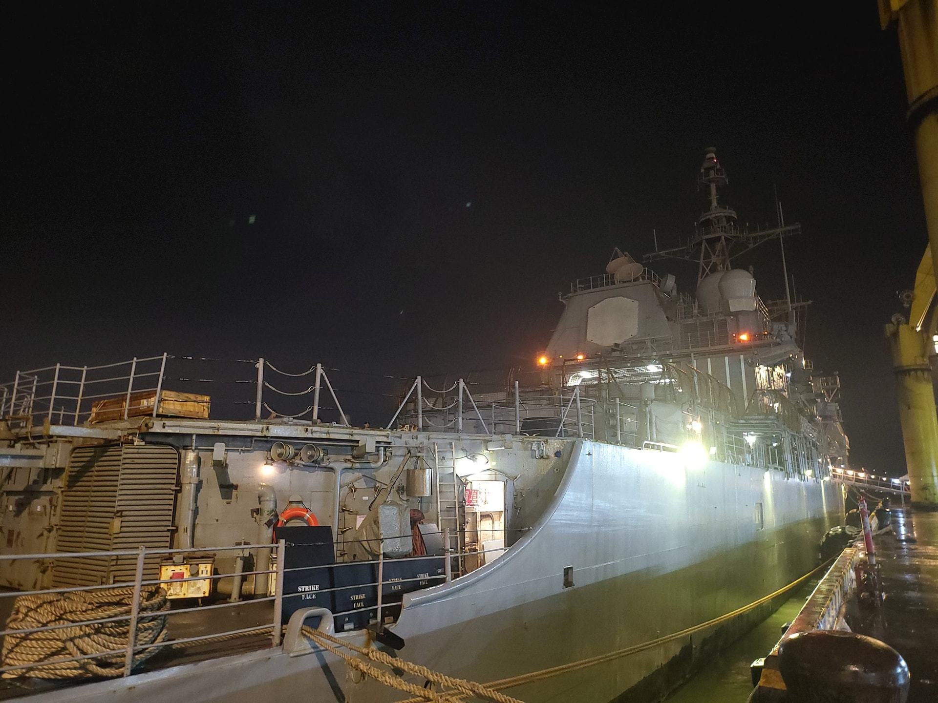 Tàu Hải quân Mỹ USS Tripoli và USS Robert Smalls cập cảng Đà Nẵng - Ảnh 5. Tàu Hải quân Mỹ USS Tripoli và USS Robert Smalls cập cảng Đà Nẵng - Ảnh 5.