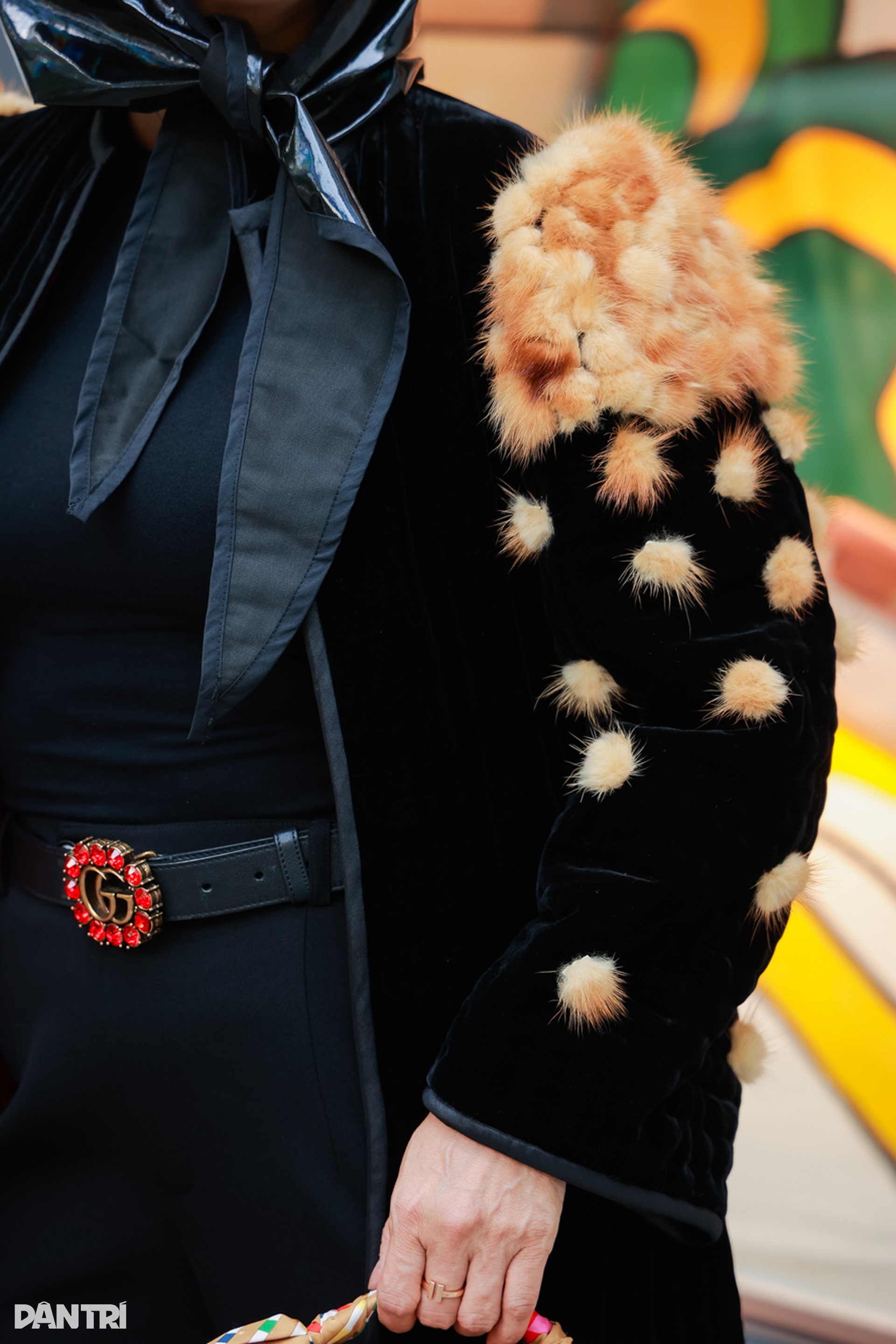 Quý cô tóc bạc Hà Nội diện áo chần bông, chơi túi hàng hiệu trăm triệu đồng - 6 Quý cô tóc bạc Hà Nội diện áo chần bông, chơi túi hàng hiệu trăm triệu đồng - 6