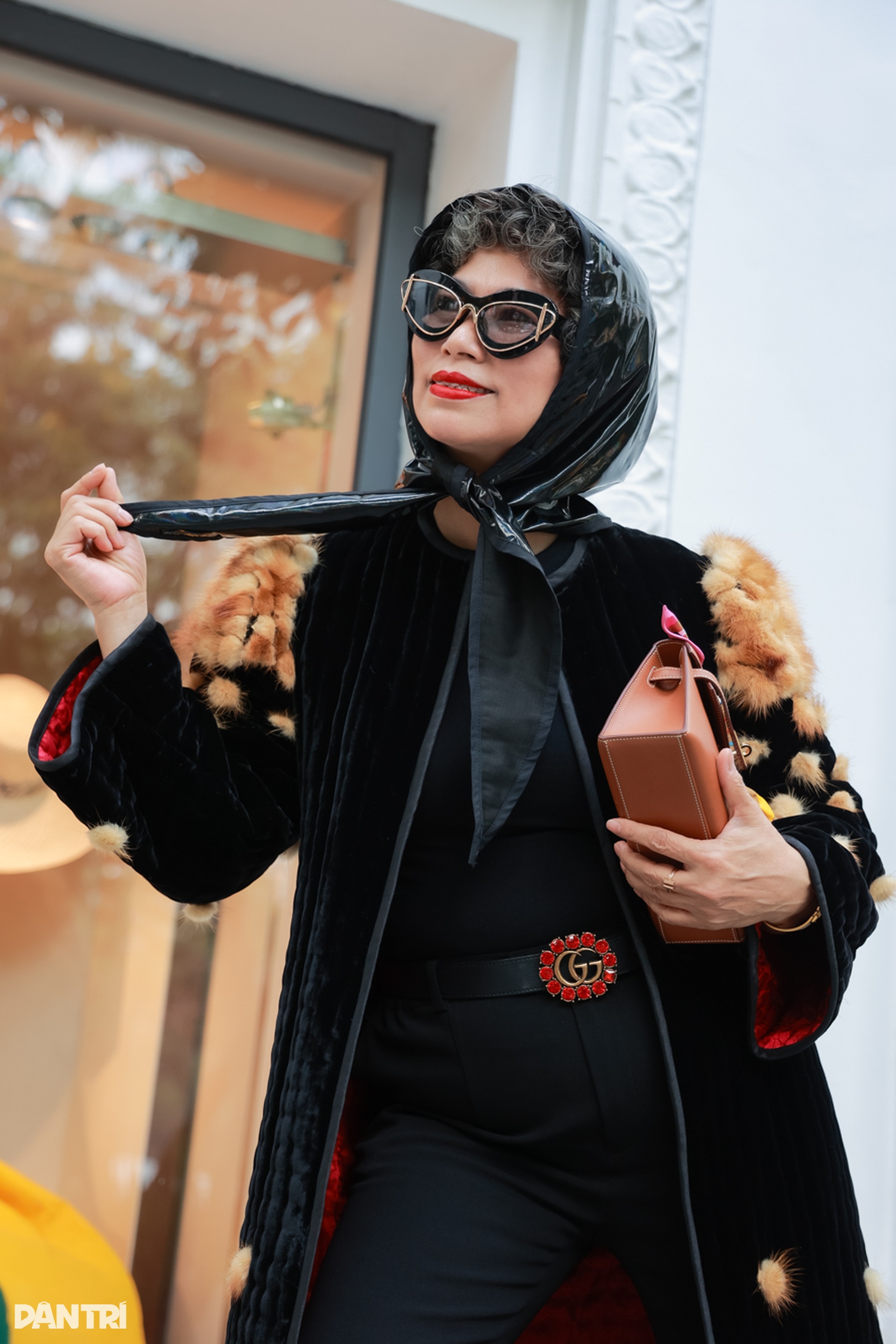 Quý cô tóc bạc Hà Nội diện áo chần bông, chơi túi hàng hiệu trăm triệu đồng - 7 Quý cô tóc bạc Hà Nội diện áo chần bông, chơi túi hàng hiệu trăm triệu đồng - 7