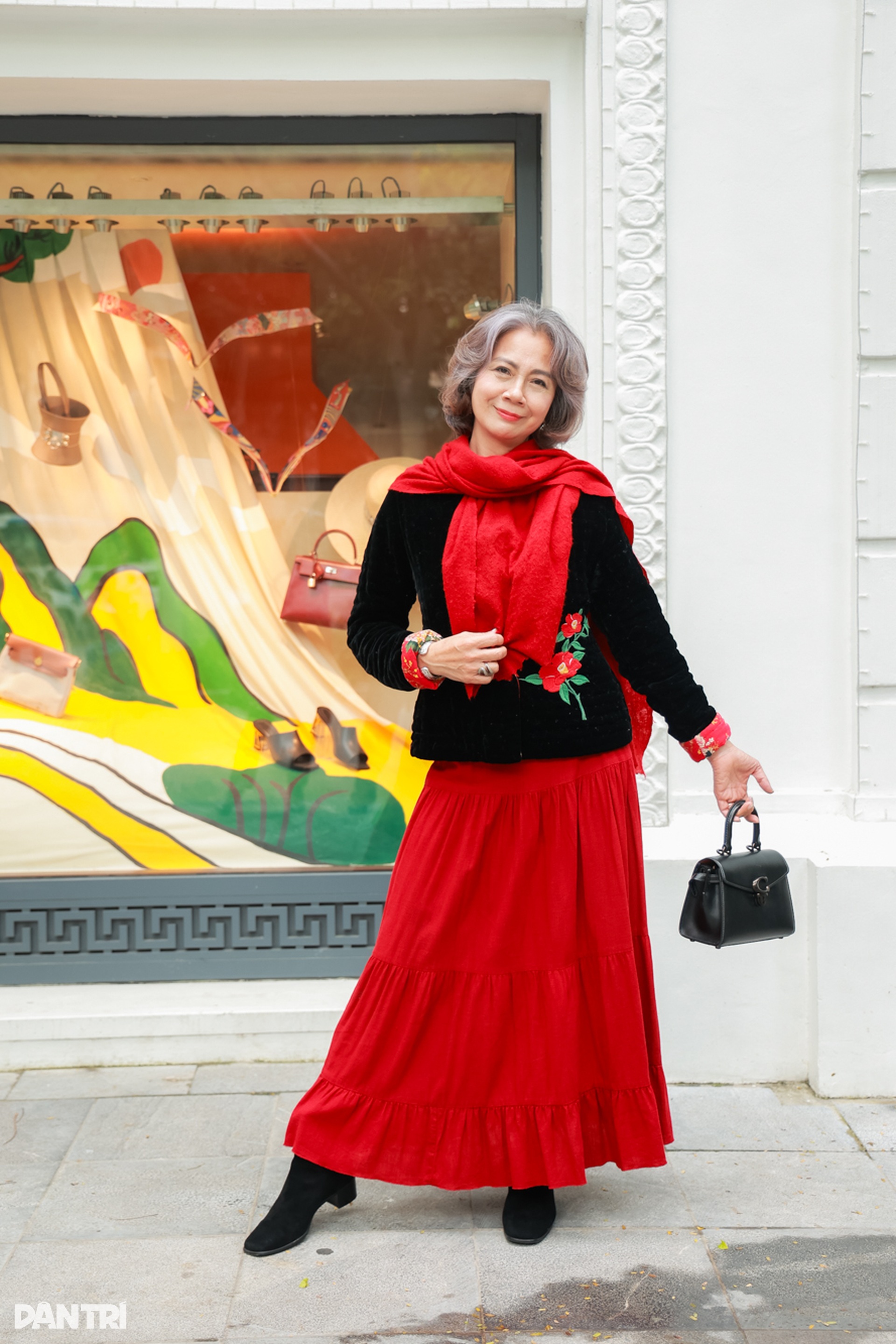 Quý cô tóc bạc Hà Nội diện áo chần bông, chơi túi hàng hiệu trăm triệu đồng - 12 Quý cô tóc bạc Hà Nội diện áo chần bông, chơi túi hàng hiệu trăm triệu đồng - 12