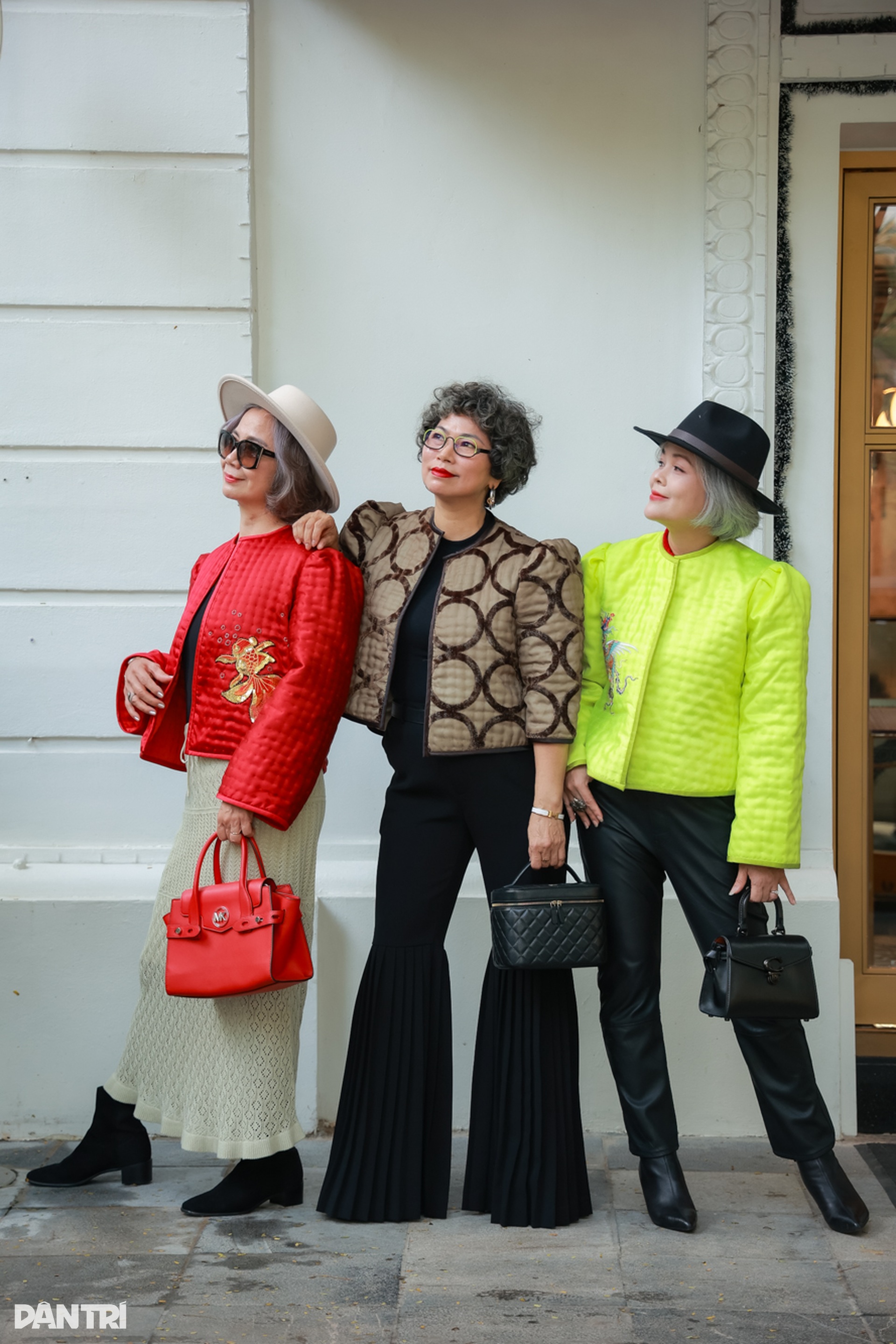 Quý cô tóc bạc Hà Nội diện áo chần bông, chơi túi hàng hiệu trăm triệu đồng - 14 Quý cô tóc bạc Hà Nội diện áo chần bông, chơi túi hàng hiệu trăm triệu đồng - 14