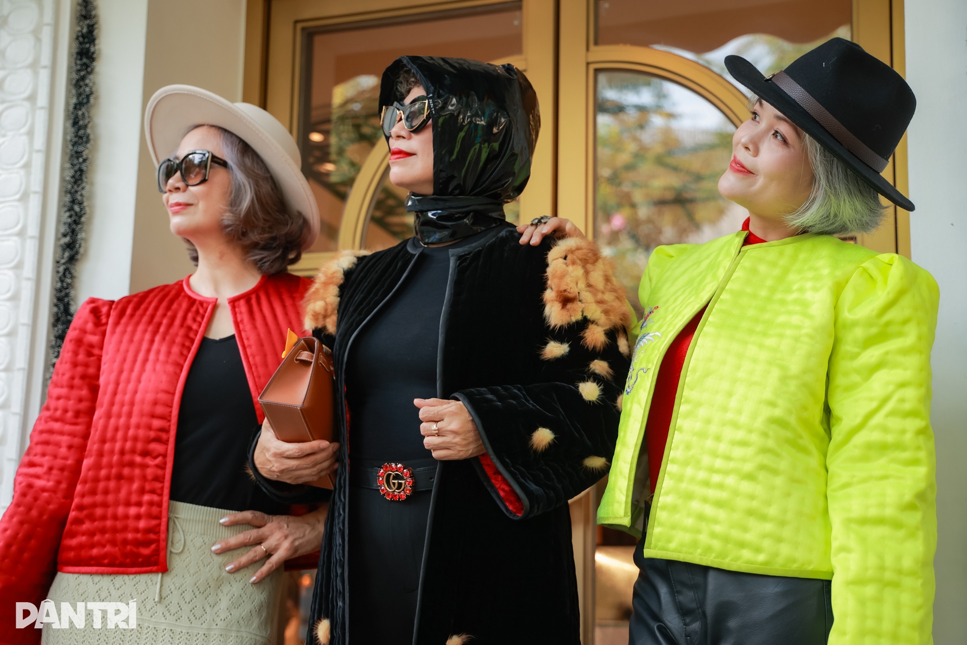 Quý cô tóc bạc Hà Nội diện áo chần bông, chơi túi hàng hiệu trăm triệu đồng - 18 Quý cô tóc bạc Hà Nội diện áo chần bông, chơi túi hàng hiệu trăm triệu đồng - 18