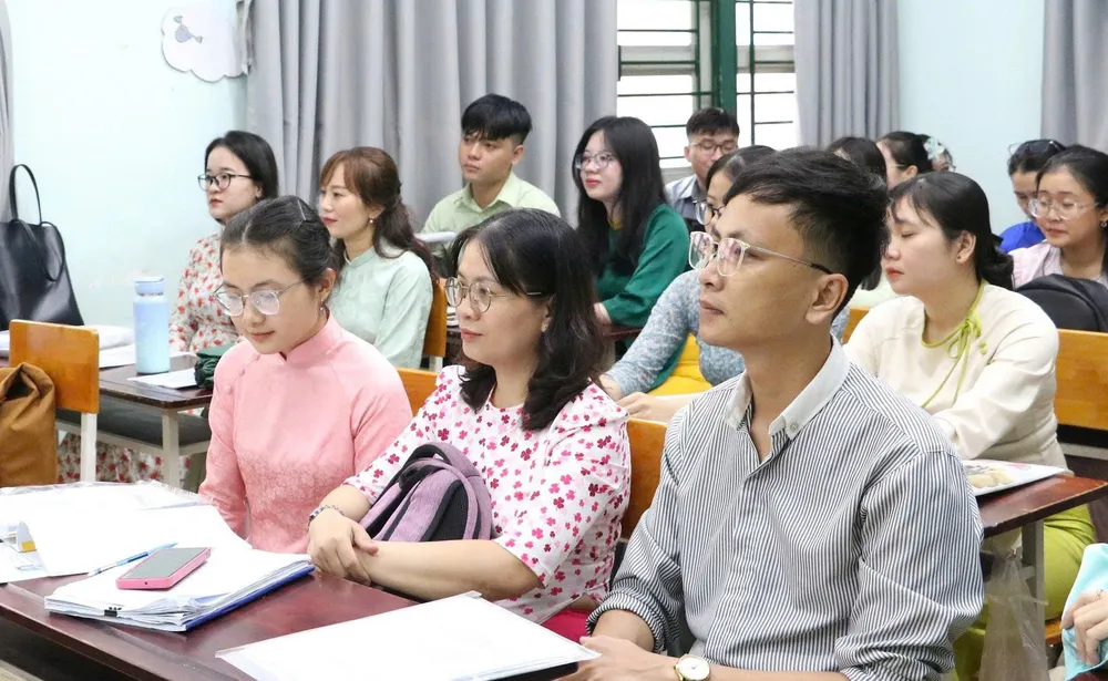 Các ứng viên tham dự kỳ thi tuyển viên chức ngành giáo dục do Sở GD&ĐT TP.HCM tổ chức. Ảnh: NGUYỄN QUYÊN doi-moi-tu-duy-quan-ly-tu-quan-nguoi-sang-quan-cong-viec copy.png