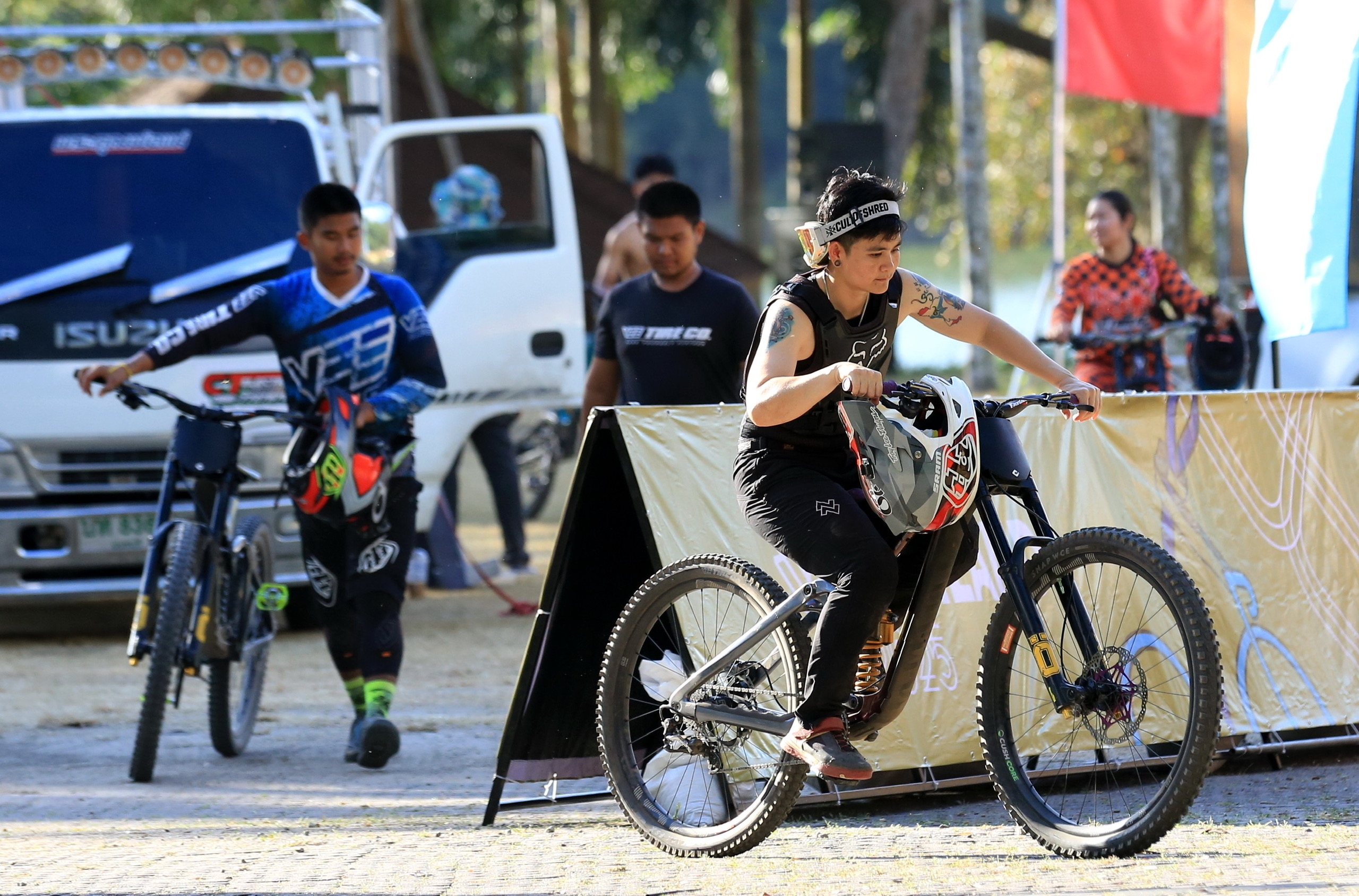 Thái Lan làm đường đua địa hình trong sở thú, cua rơ Việt Nam gặp khó- Ảnh 2.