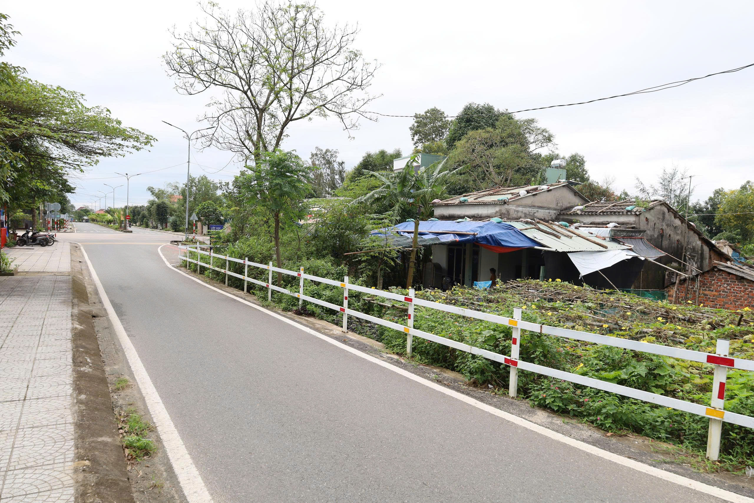 Đà Nẵng có con đường kỳ lạ với ngôi nhà giữa Đường cong mềm mại - Ảnh 7. Đà Nẵng có con đường kỳ lạ với ngôi nhà giữa Đường cong mềm mại - Ảnh 7.