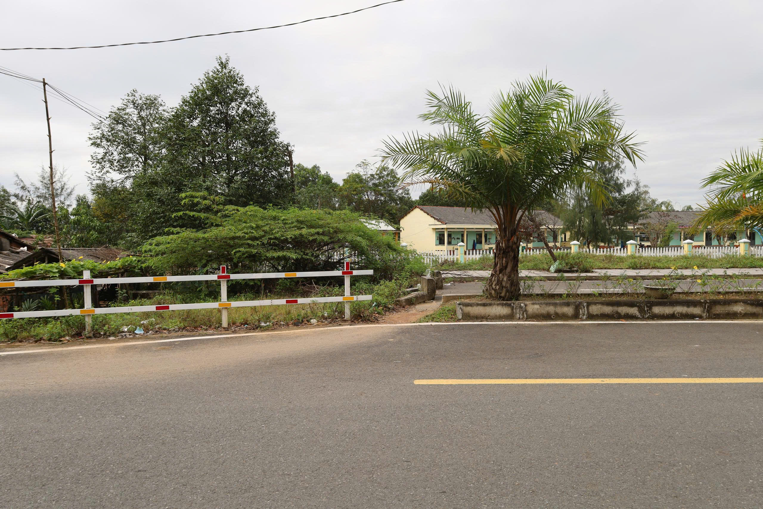 Đà Nẵng có con đường kỳ lạ với ngôi nhà giữa Đường cong mềm mại - Ảnh 9. Đà Nẵng có con đường kỳ lạ với ngôi nhà giữa Đường cong mềm mại - Ảnh 9.