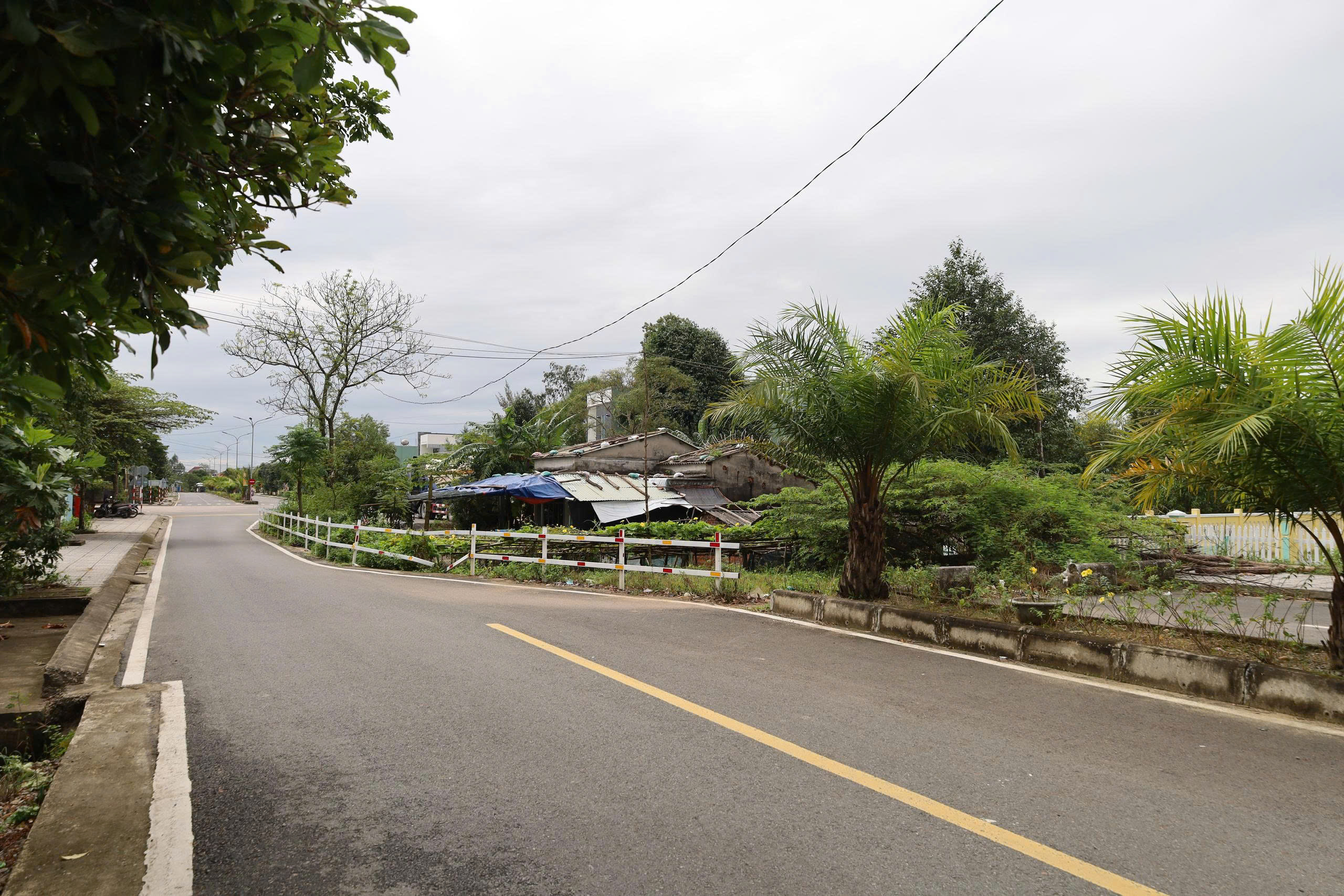 Đà Nẵng có con đường kỳ lạ với ngôi nhà giữa Đường cong mềm mại - Ảnh 13. Đà Nẵng có con đường kỳ lạ với ngôi nhà giữa Đường cong mềm mại - Ảnh 13.