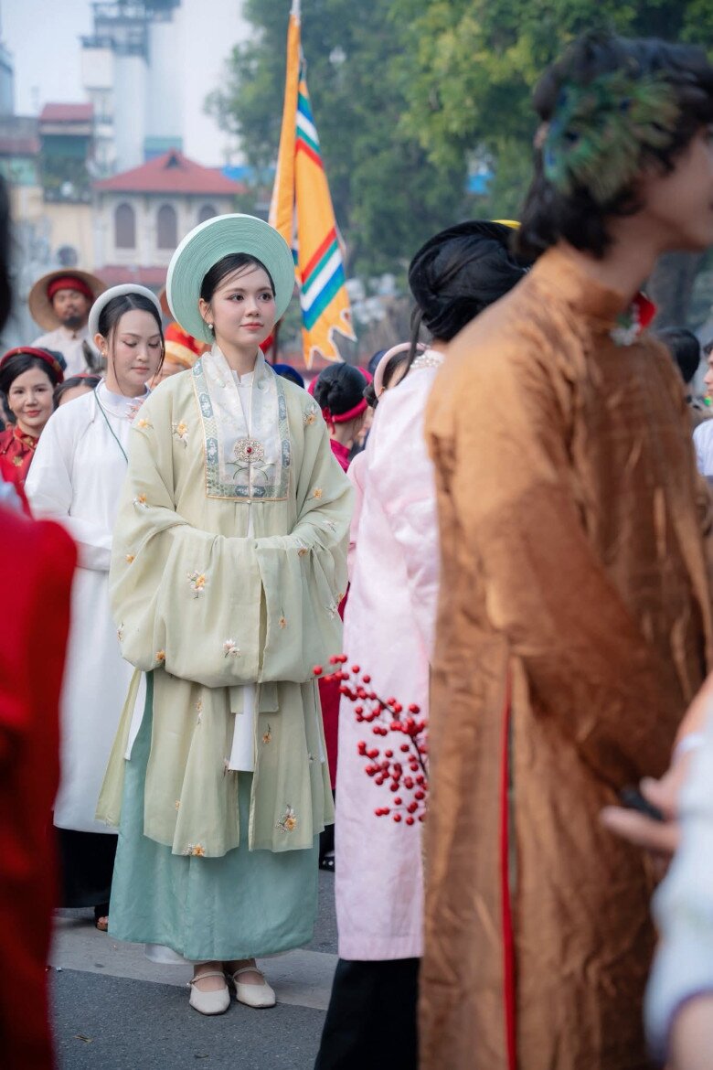 Sao Việt diện cổ phục: Vợ chồng H'Hen Niê như cưới thêm lần nữa, Lọ Lem con gái Quyền Linh đẹp không thua hoa hậu 10 Người đẹp tự hào khi được tái hiện hình ảnh người phụ nữ Việt thời xưa.
