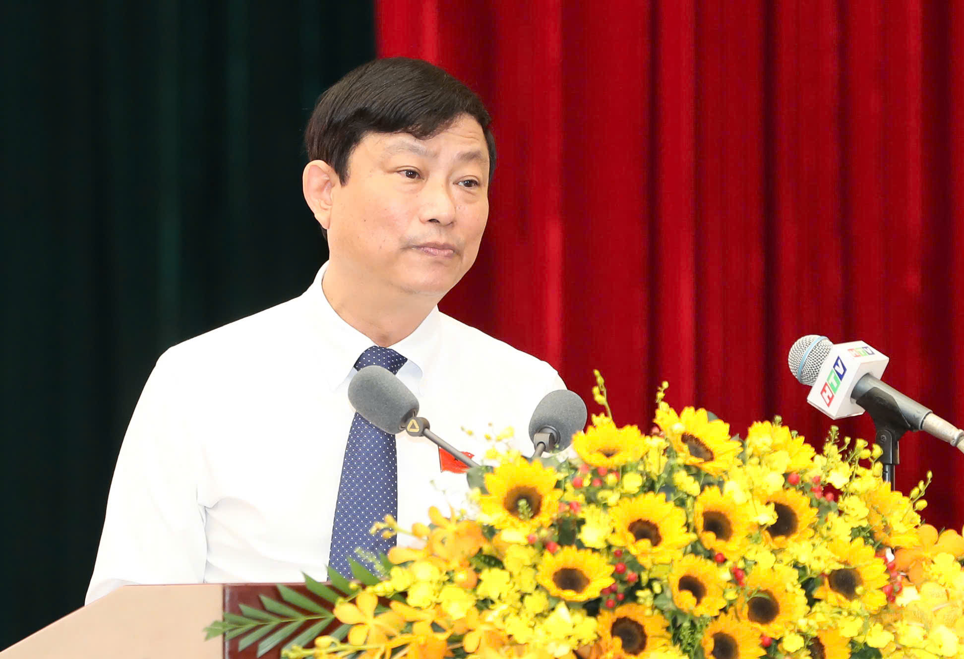 Quyết nghị nhiều vấn đề quan trọng của thành phố 2 Khai mạc kỳ họp thứ 6 HĐND TPHCM: Quyết nghị nhiều vấn đề quan trọng của thành phố - Ảnh 2.