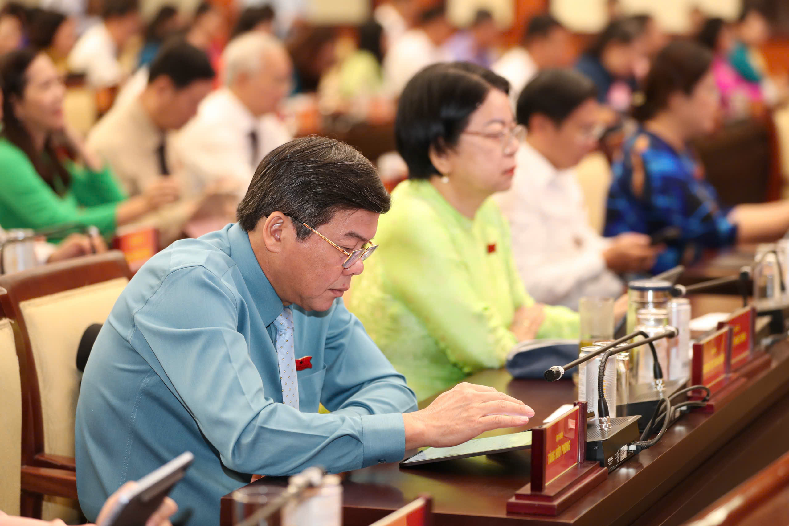 Quyết nghị nhiều vấn đề quan trọng của thành phố 4 Khai mạc kỳ họp thứ 6 HĐND TPHCM: Quyết nghị nhiều vấn đề quan trọng của thành phố - Ảnh 4.