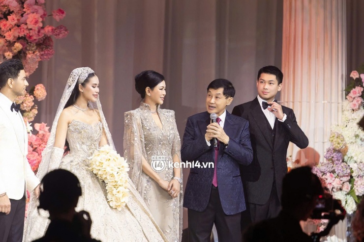 Người mẹ quyền lực của Tiên Nguyễn, là doanh nhân tỷ phú và sở hữu nhan sắc bền vững qua nhiều thập kỷ 10 Người mẹ quyền lực của Tiên Nguyễn, là doanh nhân tỷ phú và sở hữu nhan sắc bền vững qua nhiều thập kỷ - 9