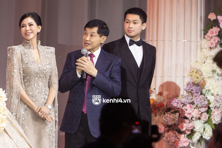 Người mẹ quyền lực của Tiên Nguyễn, là doanh nhân tỷ phú và sở hữu nhan sắc bền vững qua nhiều thập kỷ 13 Người mẹ quyền lực của Tiên Nguyễn, là doanh nhân tỷ phú và sở hữu nhan sắc bền vững qua nhiều thập kỷ - 12