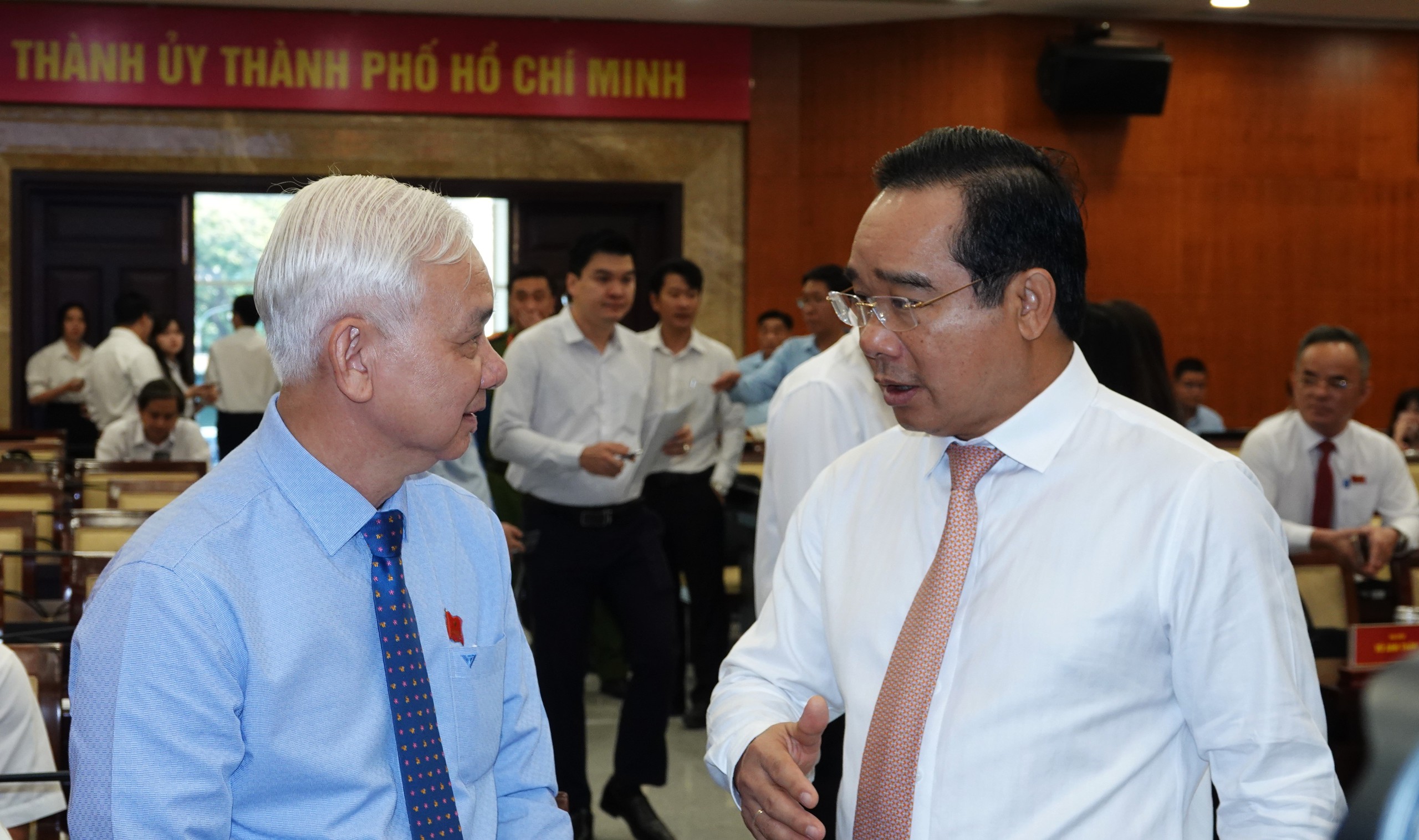 HĐND TP.HCM chất vấn 2 giám đốc sở về an toàn thực phẩm, ùn tắc giao thông - Ảnh 2.