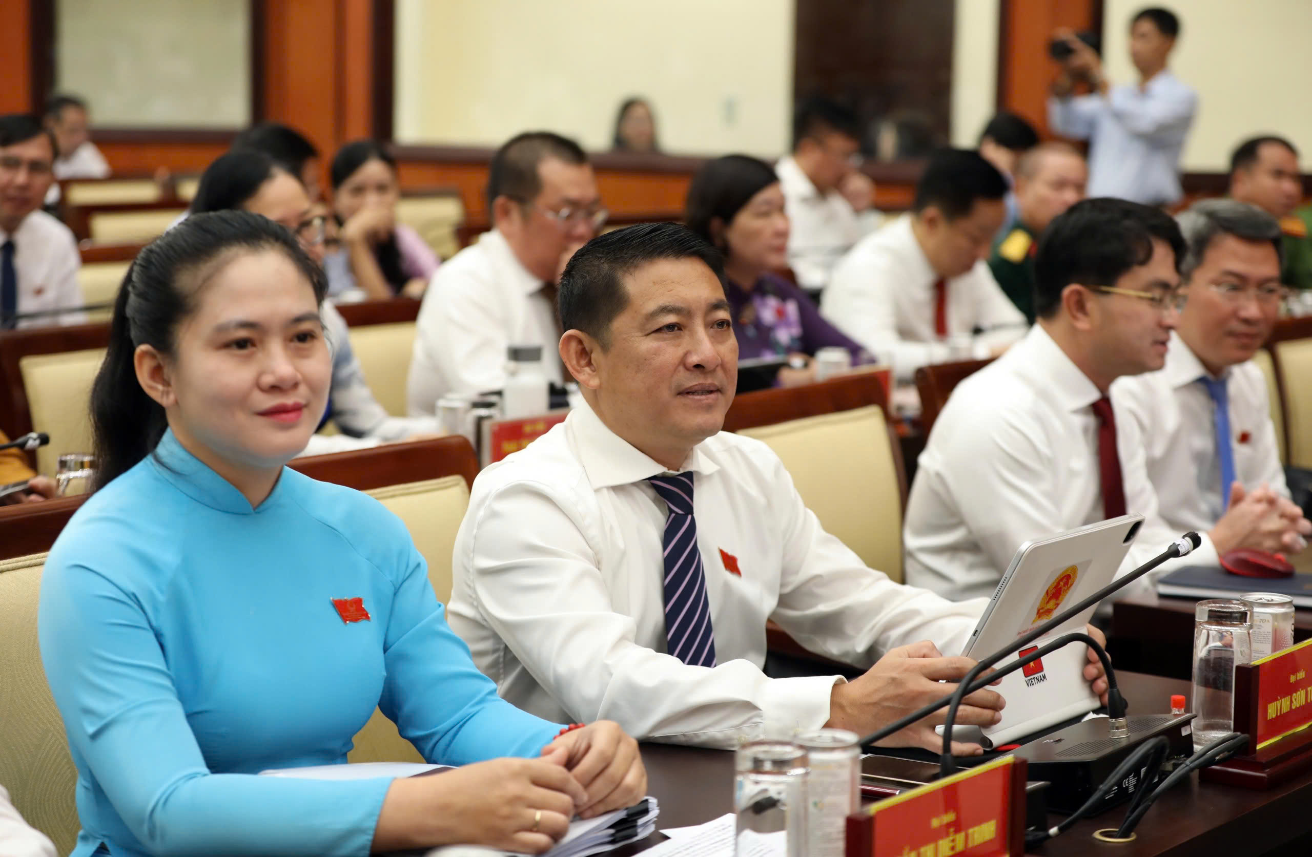 HĐND TP.HCM chất vấn 2 giám đốc sở về an toàn thực phẩm, ùn tắc giao thông - Ảnh 3.