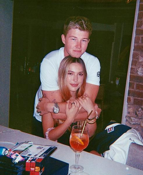 Danh ca tính cát xê 35 tỷ 