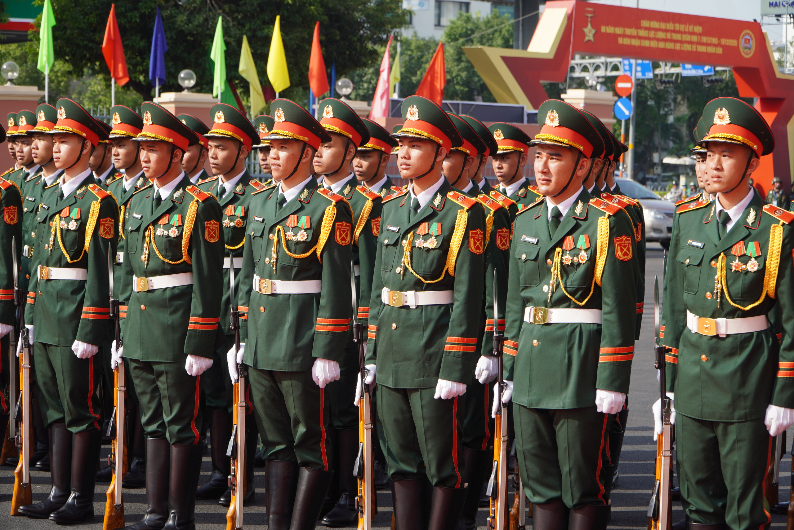 Chủ tịch nước Lương Cường dự lễ kỷ niệm 80 năm ngày truyền thống Lực lượng vũ trang Quân khu 7 3 Chủ tịch nước Lương Cường dự lễ kỷ niệm 80 năm ngày truyền thống Lực lượng vũ trang Quân khu 7 - Ảnh 3.