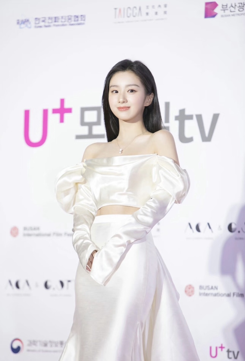 Nhìn dung nhan này mới hiểu vì sao anh hùng khó qua ải mỹ nhân: Tận cùng của cái đẹp, góc nào cũng là tuyệt tác 9 1765252549 908 Nhin dung nhan nay moi hieu vi sao anh hung