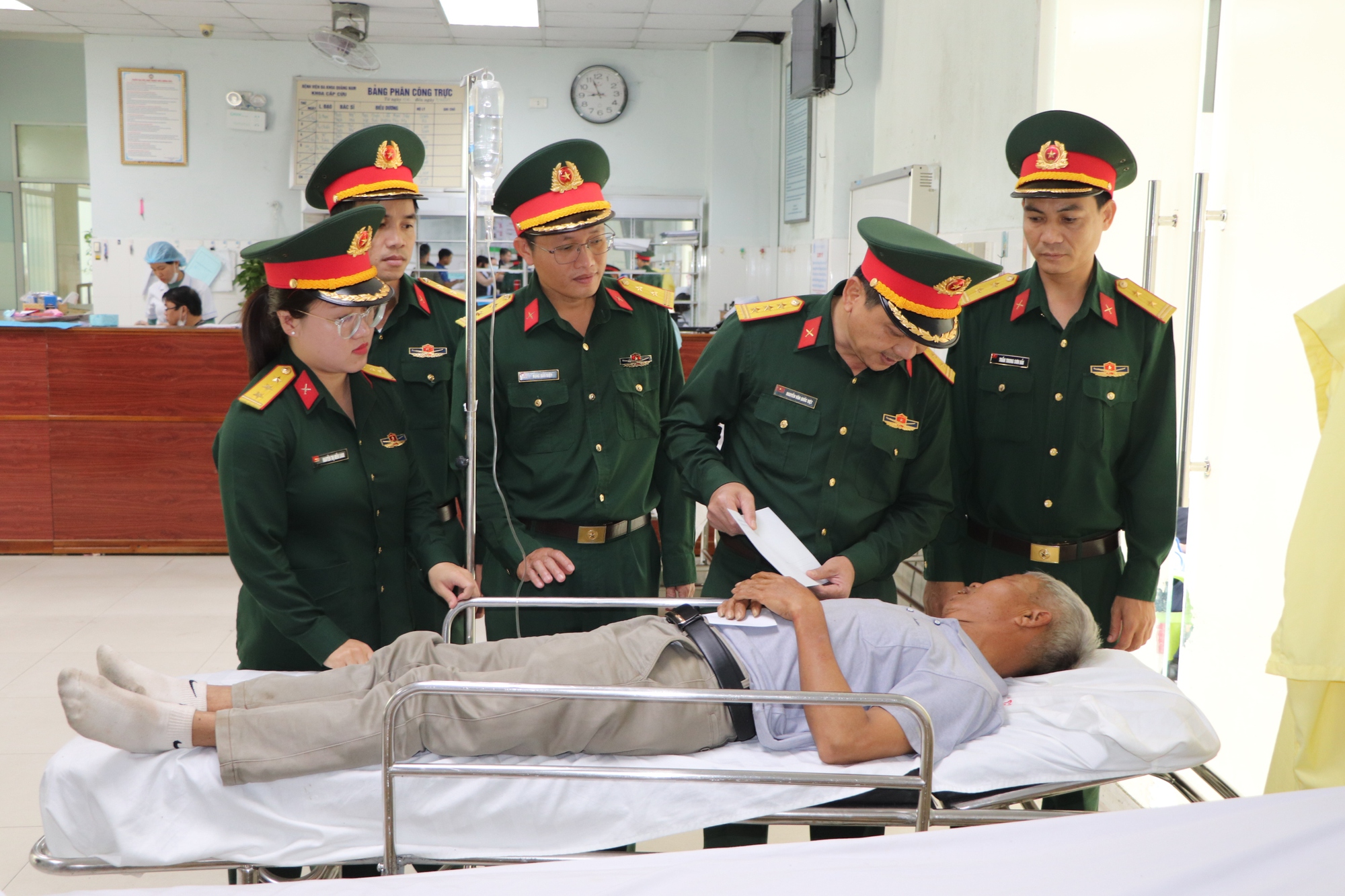 Tai nạn 13 người thương vong ở Đà Nẵng: Cô dâu, chú rể cùng người nhà gặp nạn sau đám cưới- Ảnh 1. Tai nạn 13 người thương vong ở Đà Nẵng: Cô dâu, chú rể cùng người nhà gặp nạn sau đám cưới- Ảnh 1.