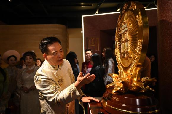 Gia tộc vàng nổi tiếng nhất Hà Nội gây sốt với khung hình hiếm thấy 5 Gia tộc vàng nổi tiếng nhất Hà Nội, bảo tín mạnh hải