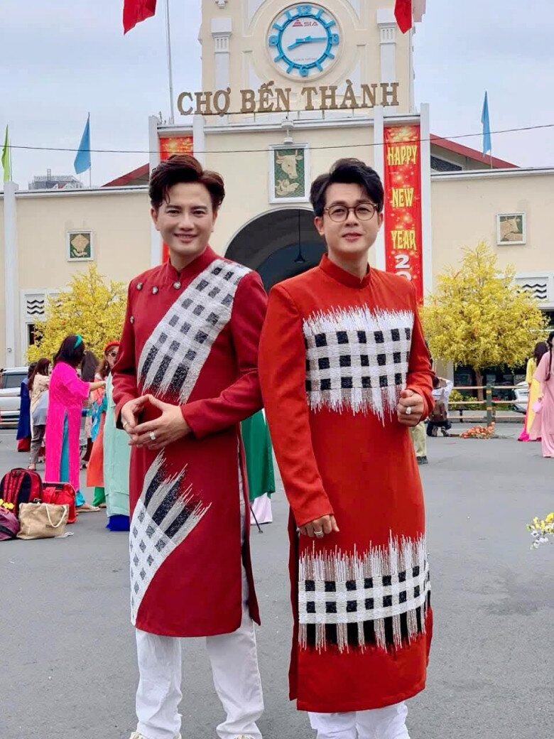 Con trai Hòa Hiệp 1 tuổi đã đi học mẫu giáo, được Bá Thắng dắt tay đưa đến trường 7 Hòa Hiệp và Bá Thắng từng nhiều lần bị đồn yêu đồng giới.