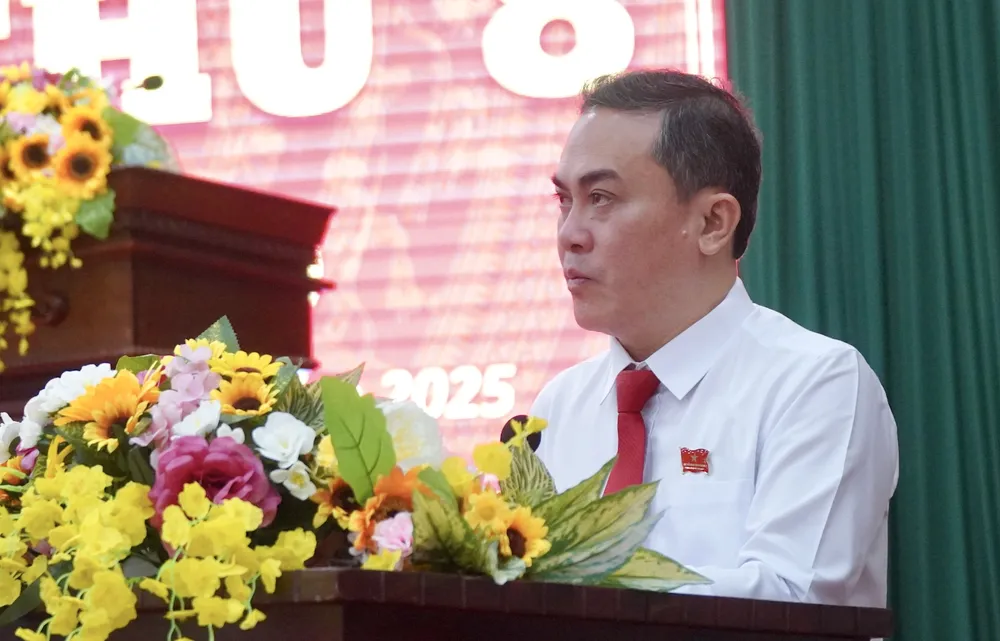 Phó Chủ tịch UBND tỉnh Đồng Nai Lê Trường Sơn báo cáo kết quả kinh tế xã hội, quốc phòng, an ninh năm 2025. Ảnh: VŨ HỘI Phó Chủ tịch UBND tỉnh Đồng Nai Lê Trường Sơn báo cáo kết quả kinh tế xã hội, quốc phòng, an ninh năm 2025. Ảnh: VŨ HỘI