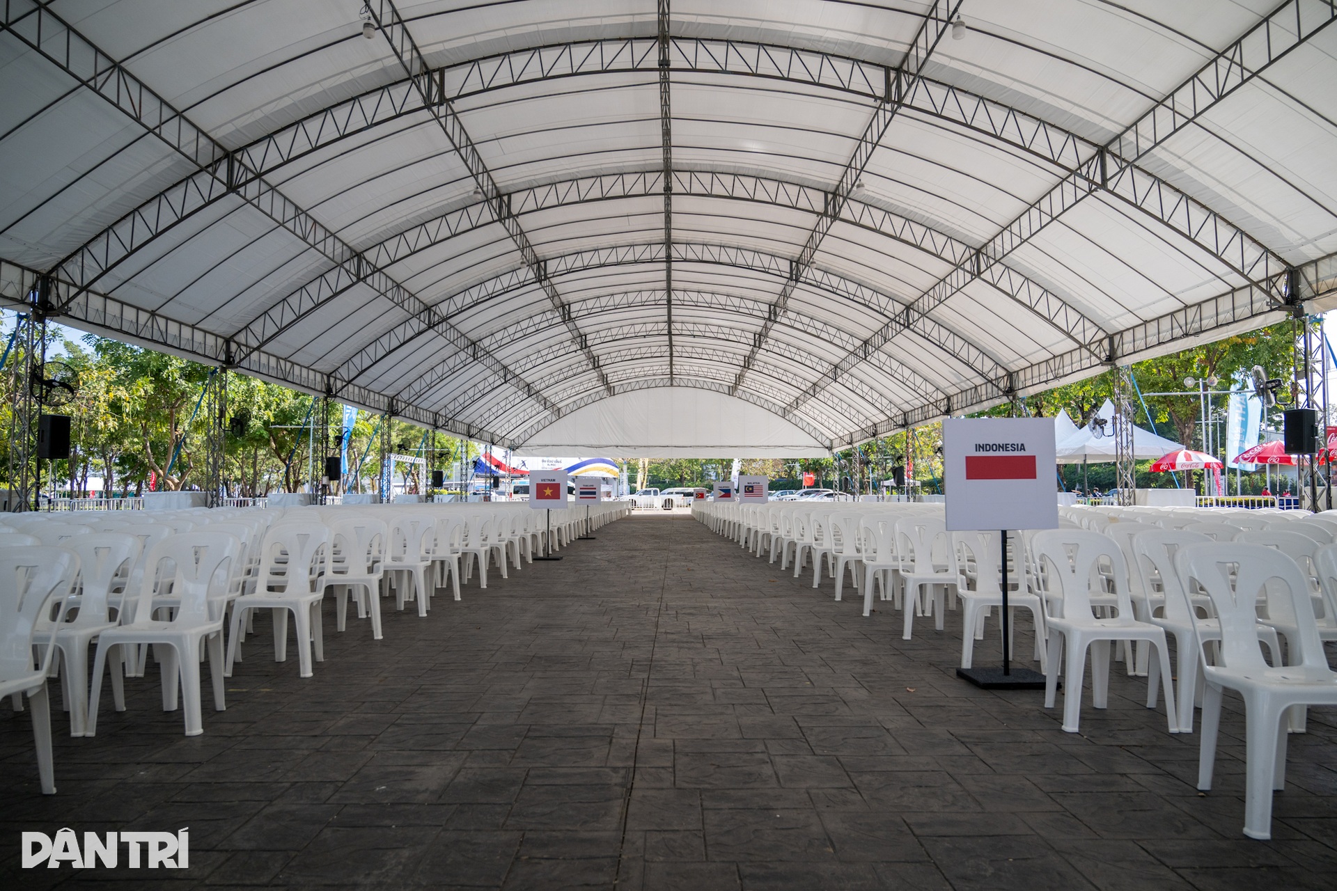 Rực rỡ sắc màu SEA Games 33 trước giờ khai mạc - 8 Rực rỡ sắc màu SEA Games 33 trước giờ khai mạc - 8