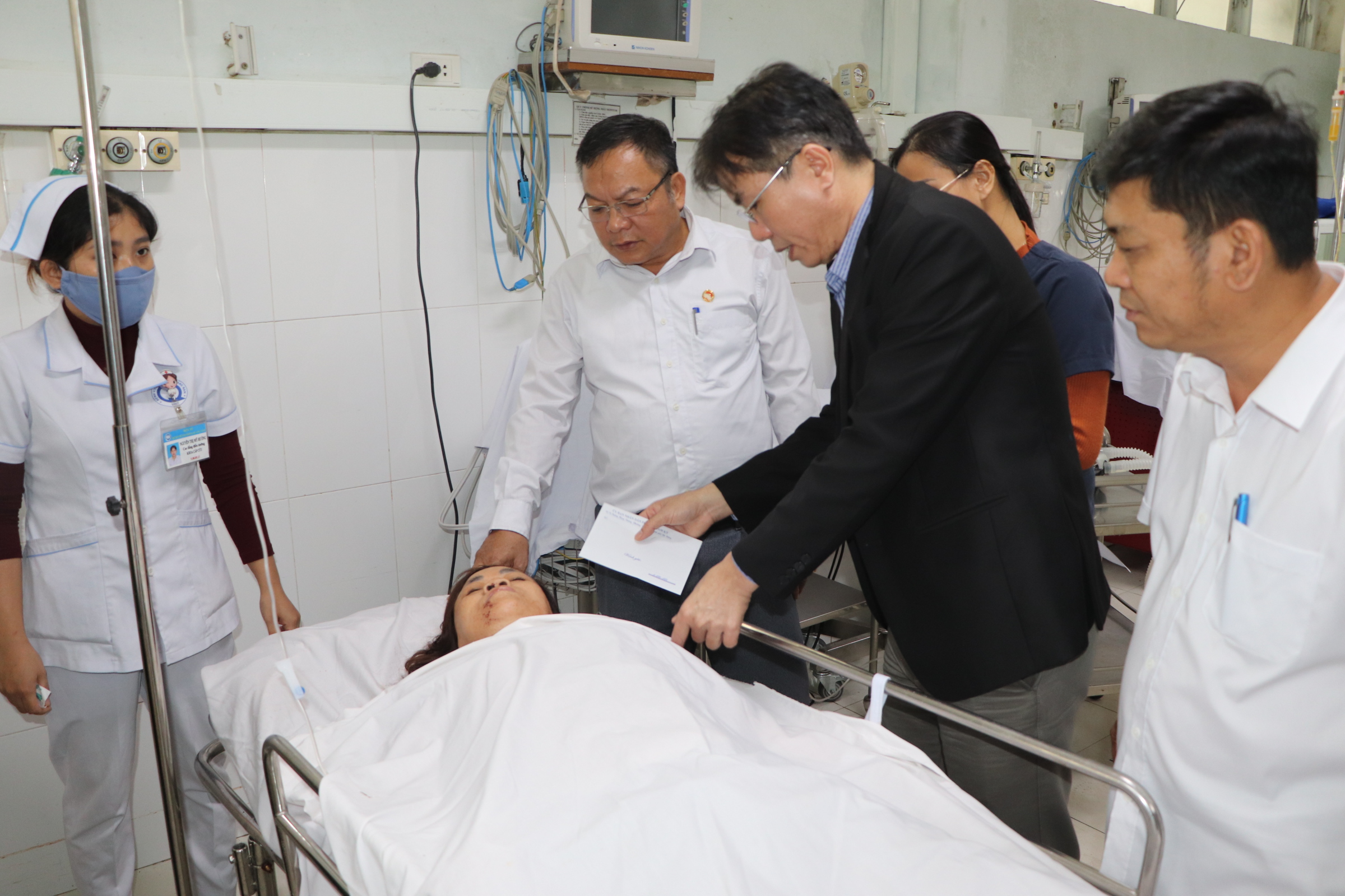 Tai nạn thảm khốc ở Đà Nẵng: 4 Người chết , 7 người bị thương - Ảnh 2. Tai nạn thảm khốc ở Đà Nẵng: 4 Người chết , 7 người bị thương - Ảnh 2.