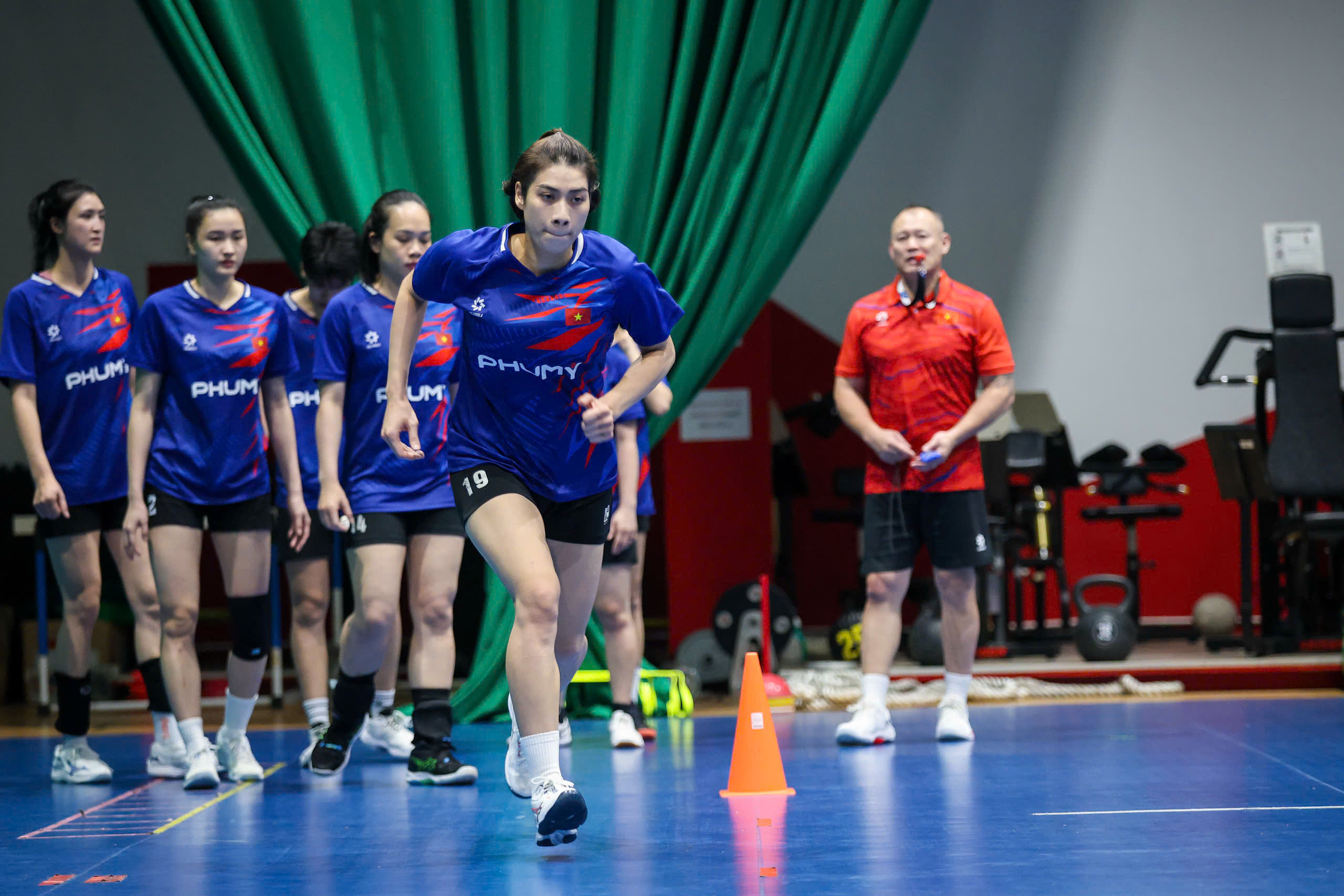 HLV đội bóng chuyền nữ Việt Nam báo tin vui về Thanh Thúy, lo ngại giờ đấu 'lạ'- Ảnh 4. HLV đội bóng chuyền nữ Việt Nam báo tin vui về Thanh Thúy, lo ngại giờ đấu 'lạ'- Ảnh 4.